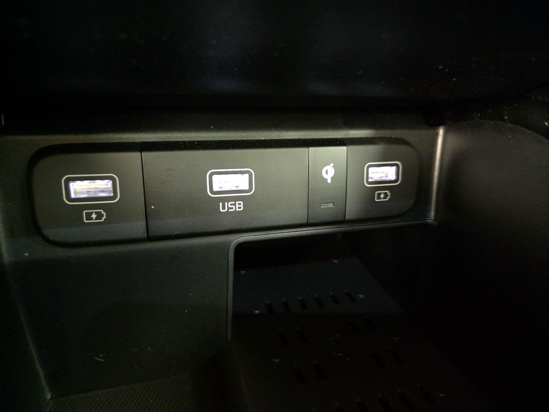 Thumbnail: 2022 Kia Sorento - 19