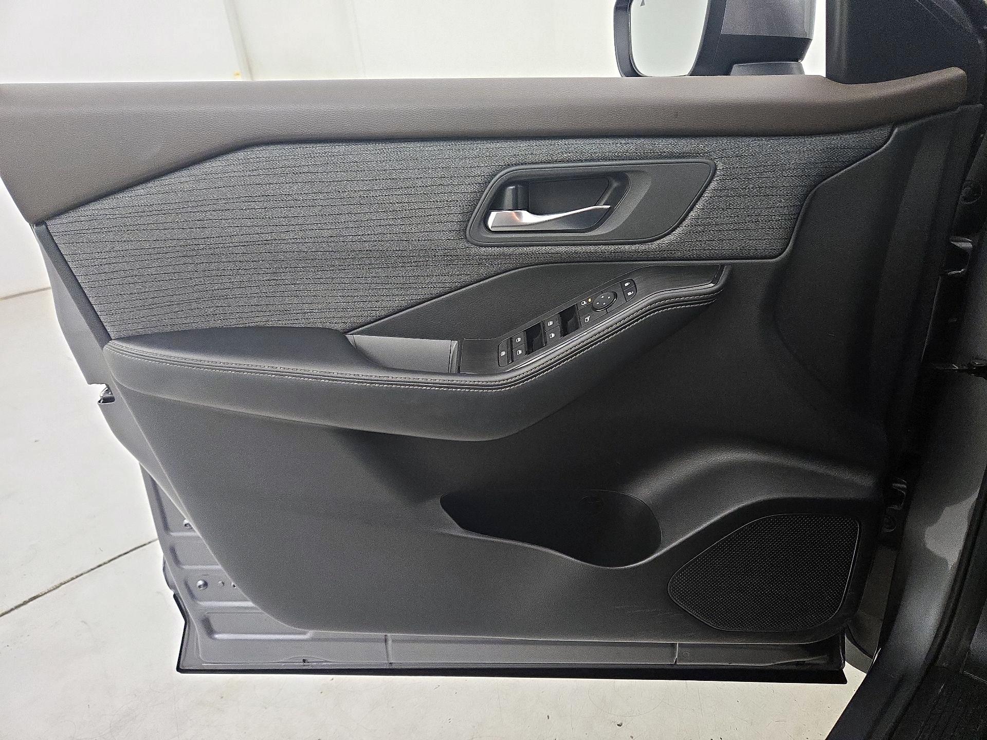 Thumbnail: 2023 Nissan Rogue - 12