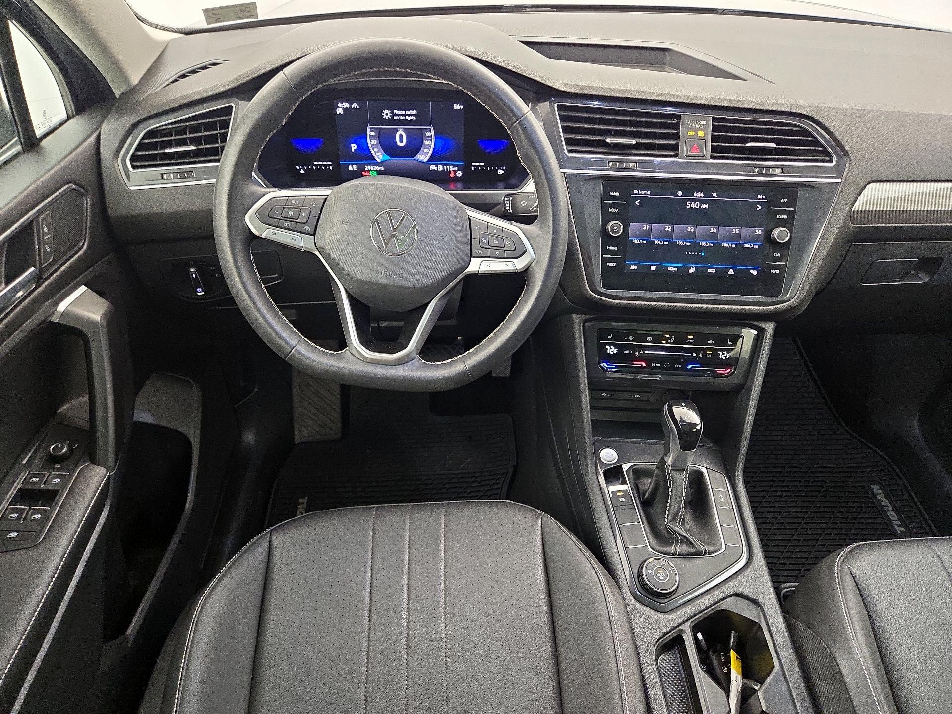 Thumbnail: 2023 Volkswagen Tiguan - 10