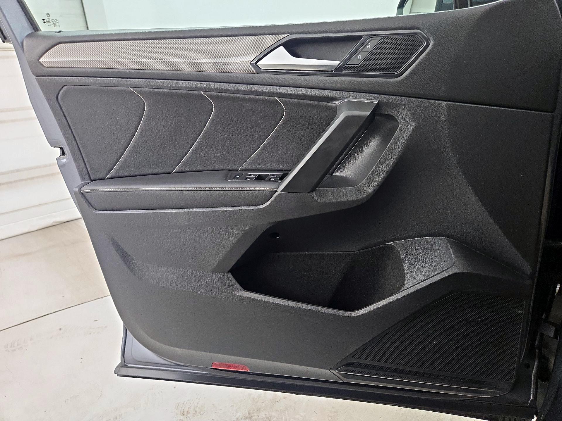 Thumbnail: 2023 Volkswagen Tiguan - 12