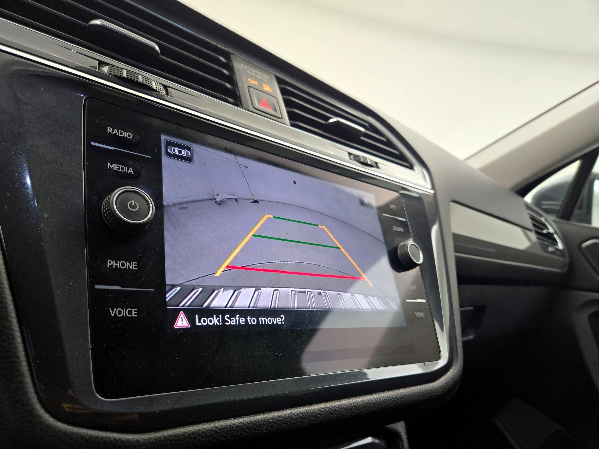 Thumbnail: 2023 Volkswagen Tiguan - 14