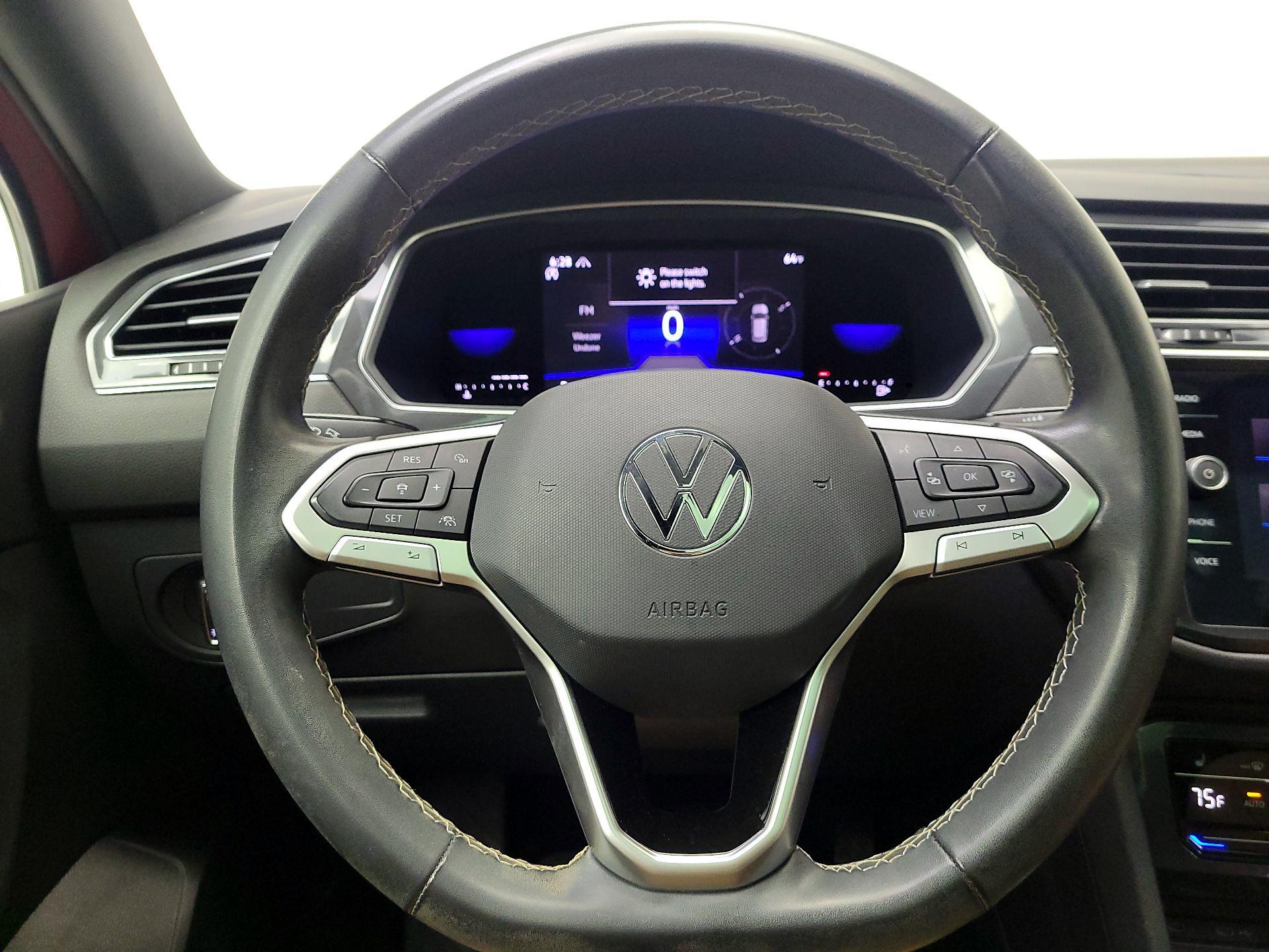 Thumbnail: 2022 Volkswagen Tiguan - 10