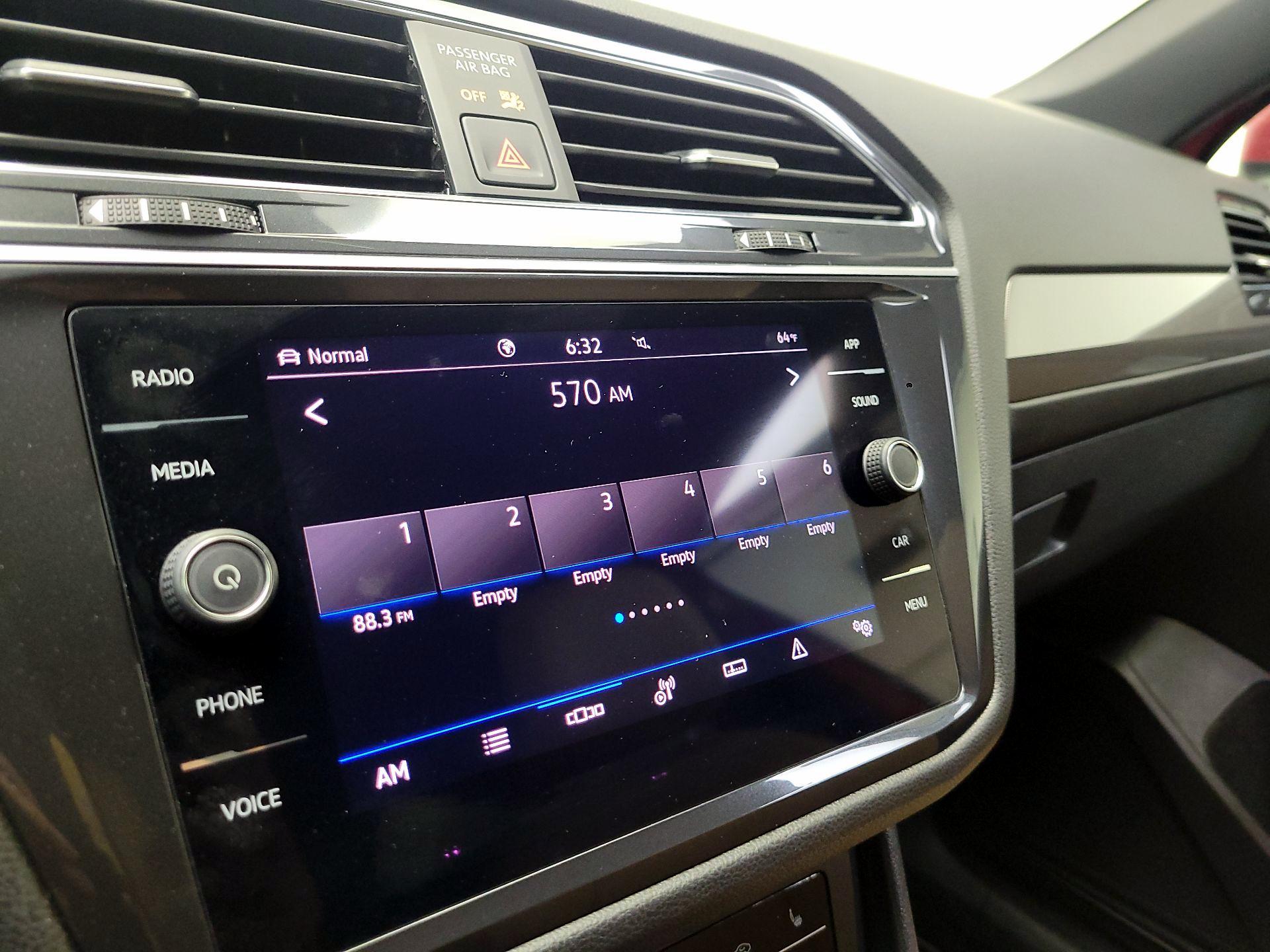 Thumbnail: 2022 Volkswagen Tiguan - 16