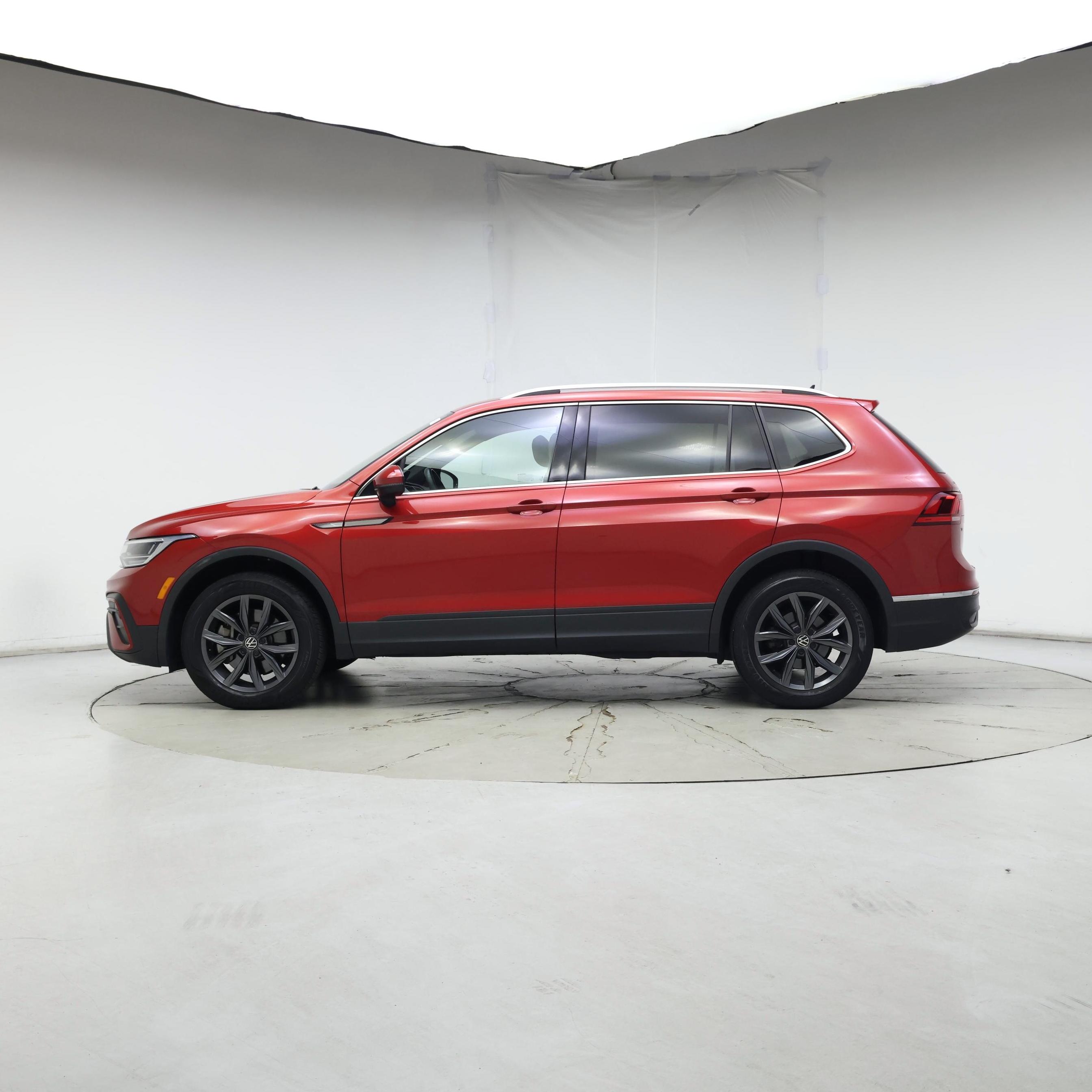 Thumbnail: 2022 Volkswagen Tiguan - 3