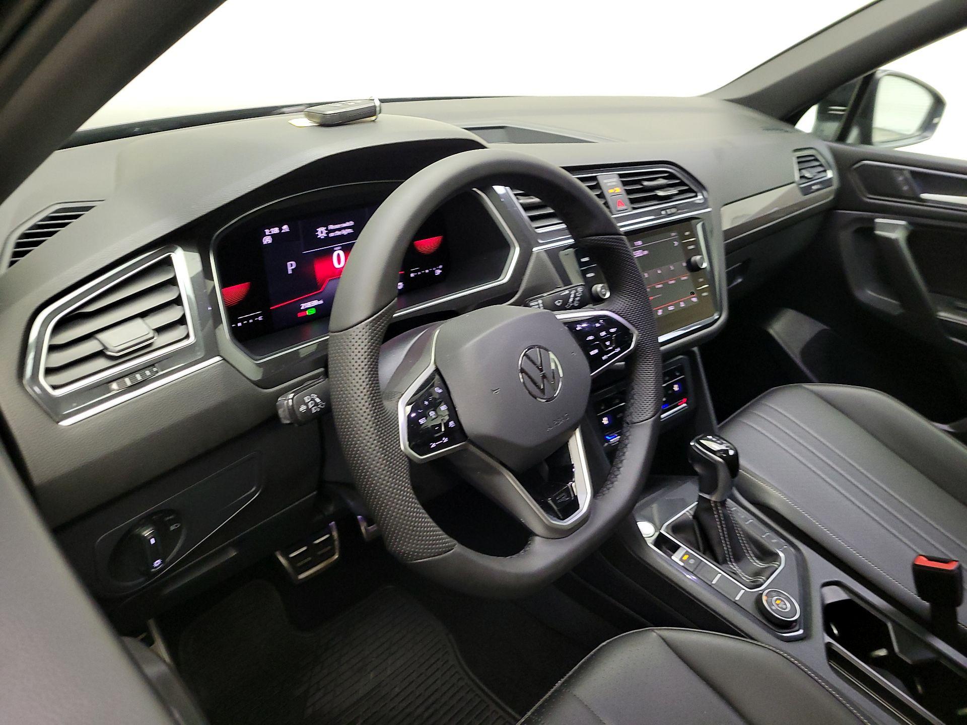 Thumbnail: 2022 Volkswagen Tiguan - 9