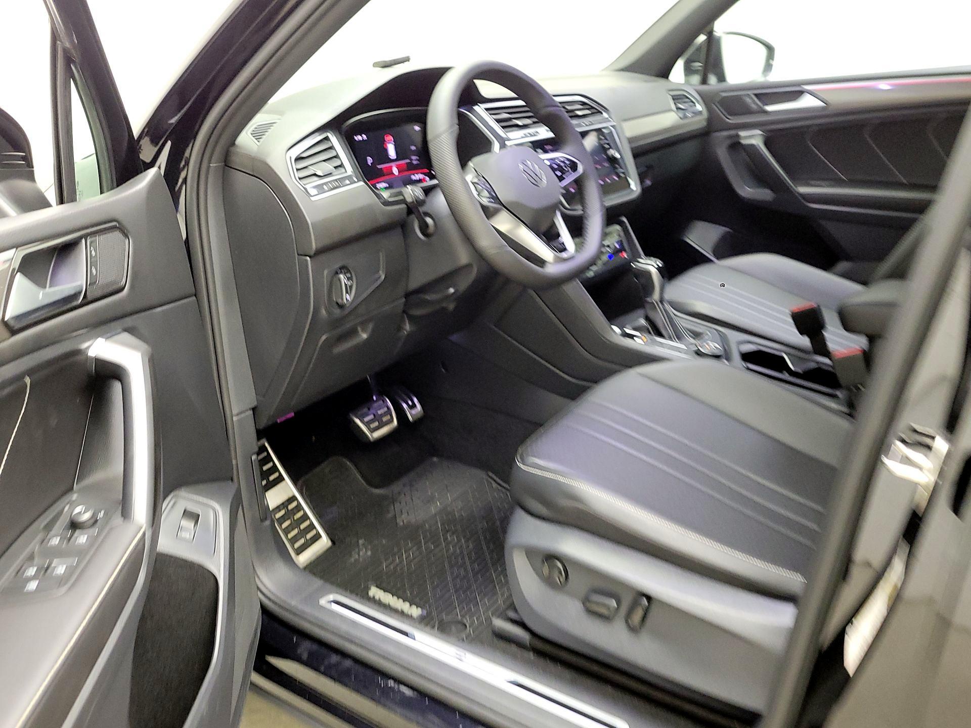 Thumbnail: 2022 Volkswagen Tiguan - 11