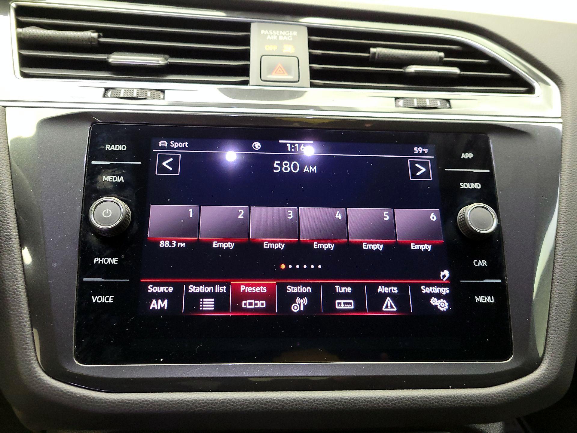 Thumbnail: 2022 Volkswagen Tiguan - 15