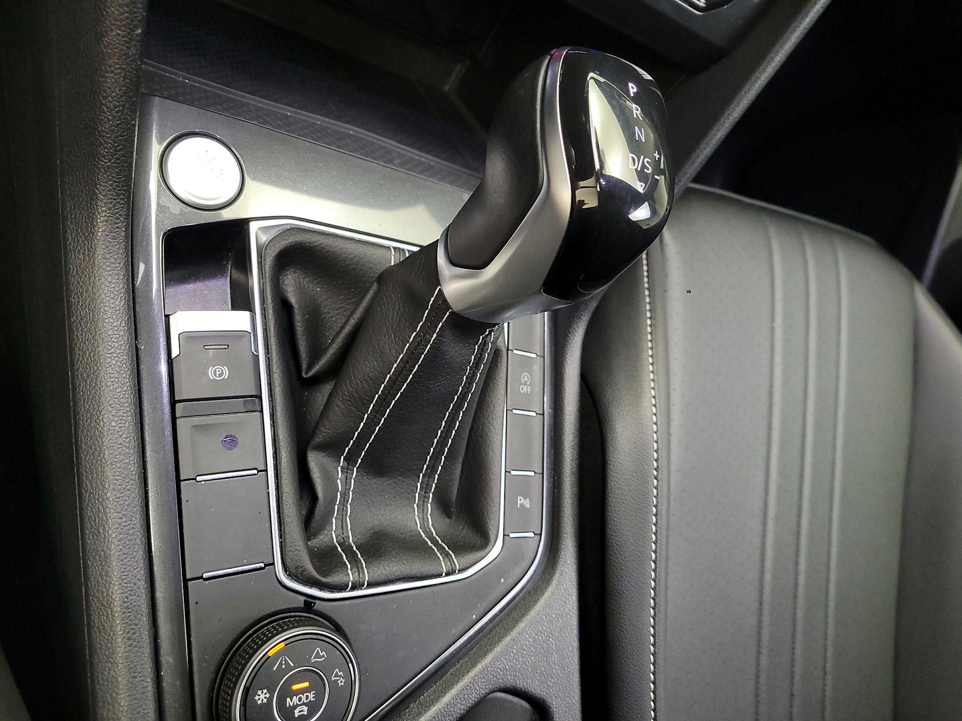 Thumbnail: 2022 Volkswagen Tiguan - 17