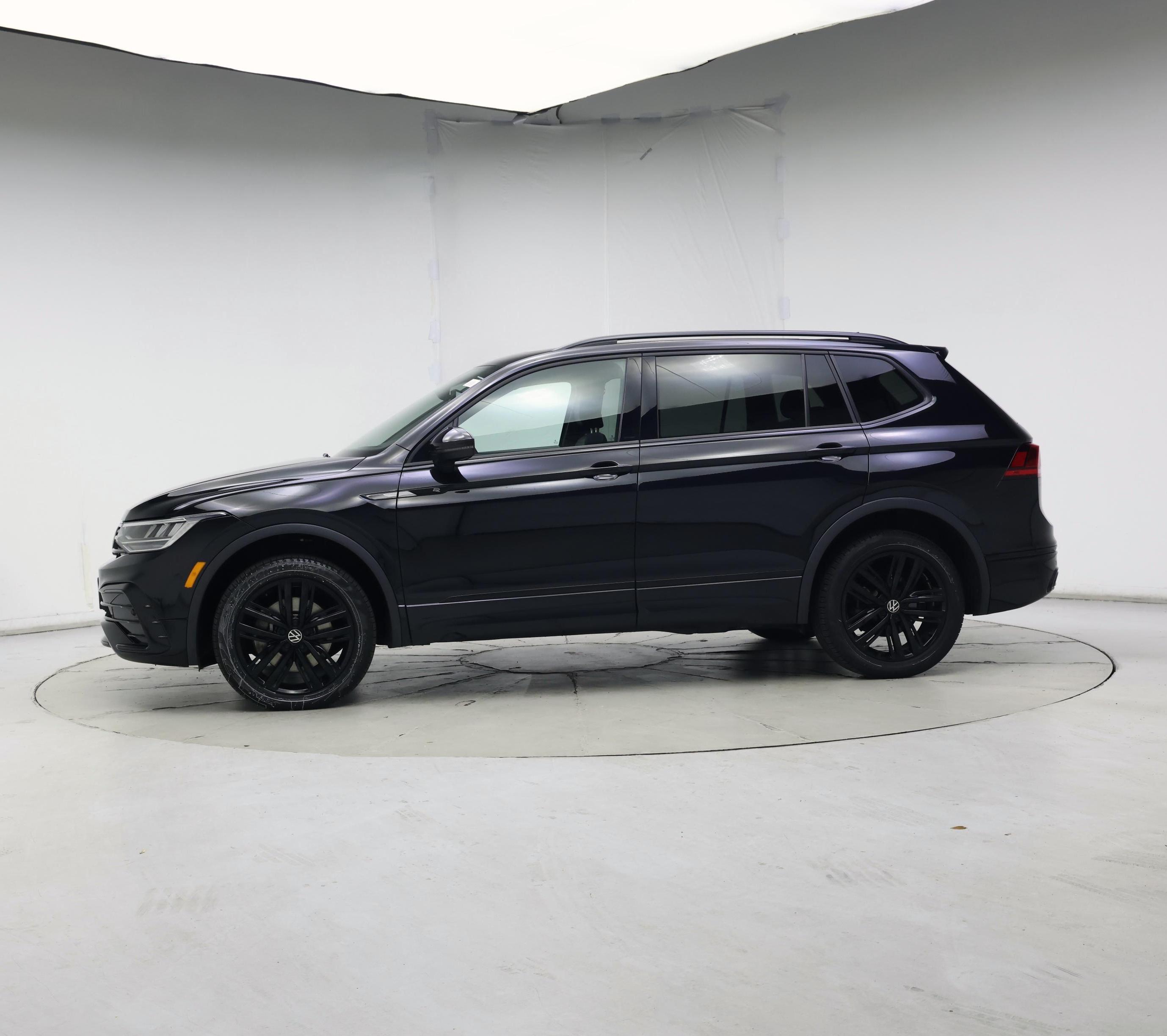 Thumbnail: 2022 Volkswagen Tiguan - 3