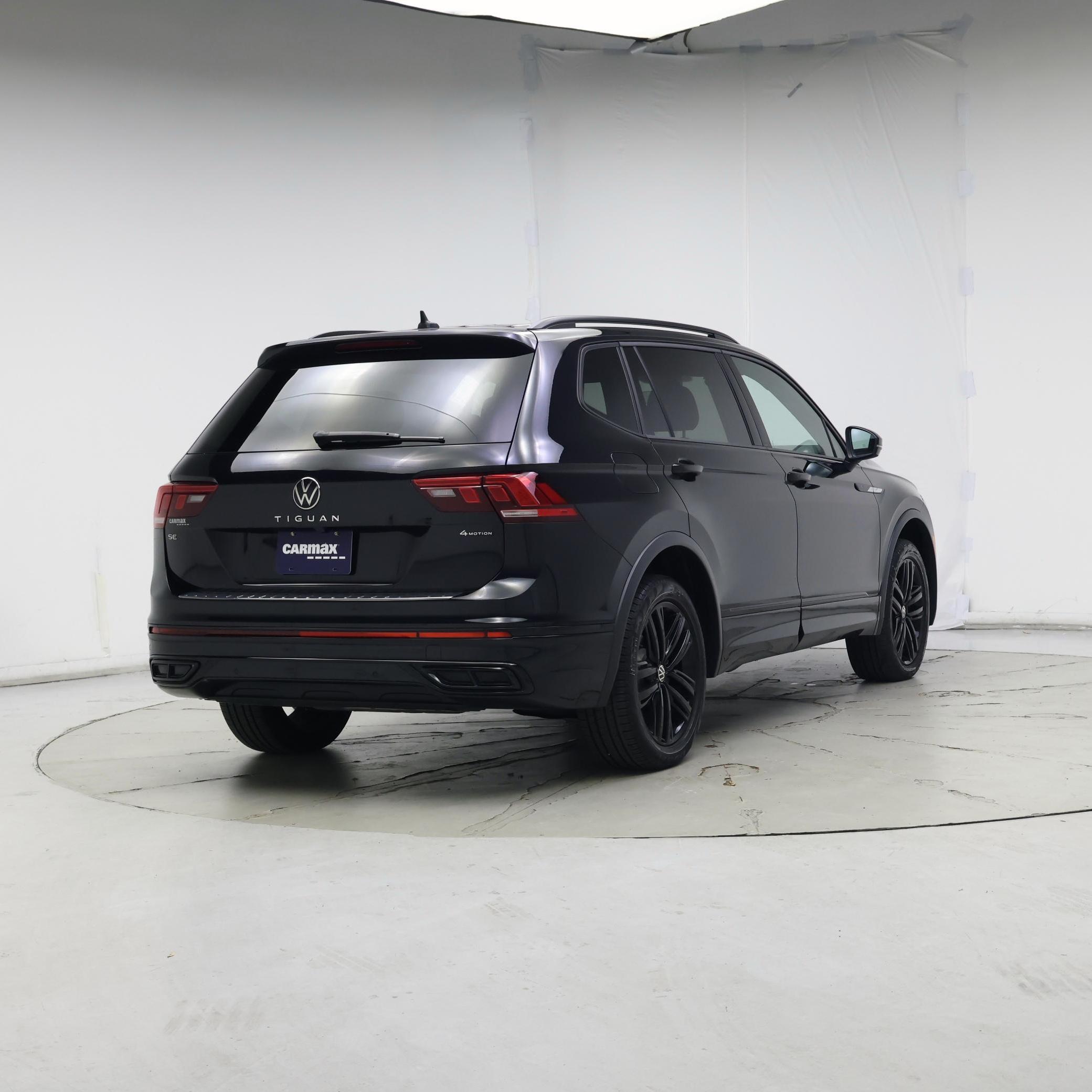 Thumbnail: 2022 Volkswagen Tiguan - 8