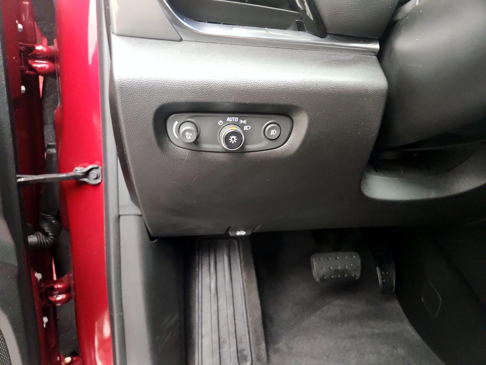 Thumbnail: 2020 Chevrolet Traverse - 13