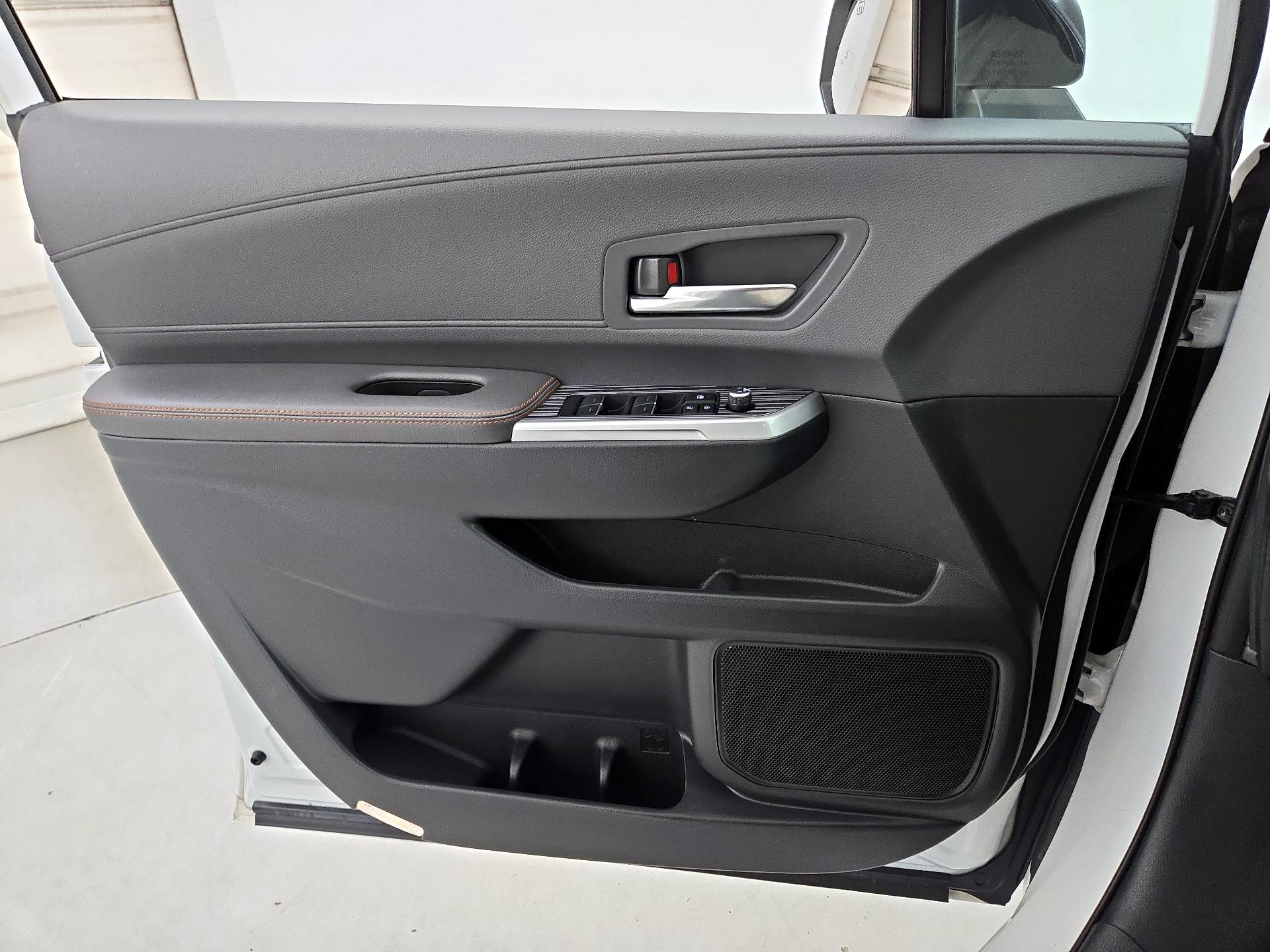 Thumbnail: 2022 Toyota Sienna - 12