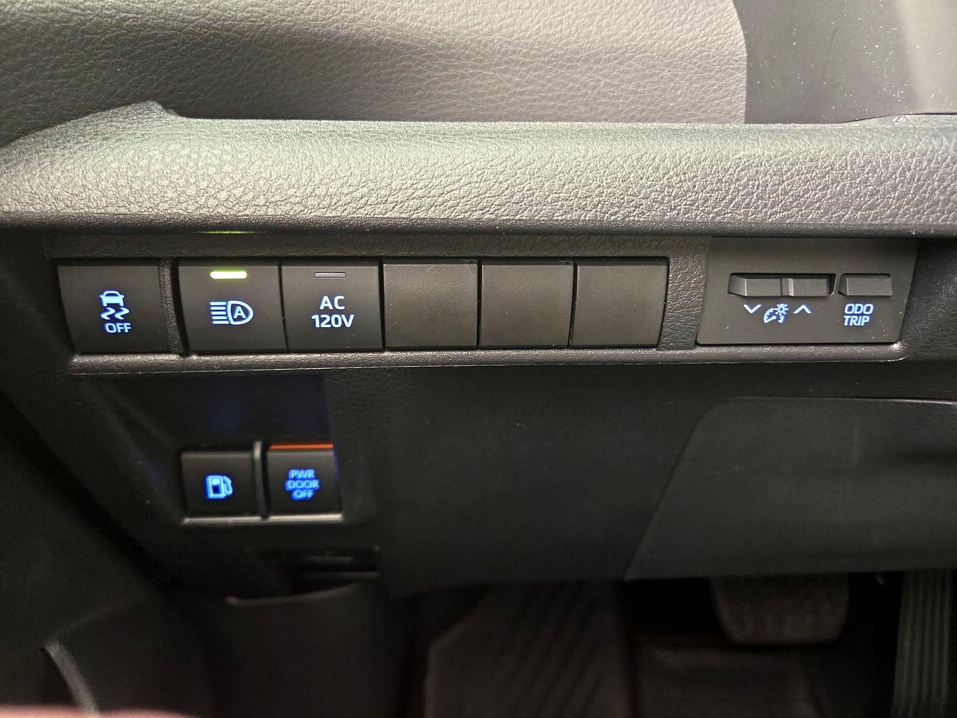 Thumbnail: 2022 Toyota Sienna - 13