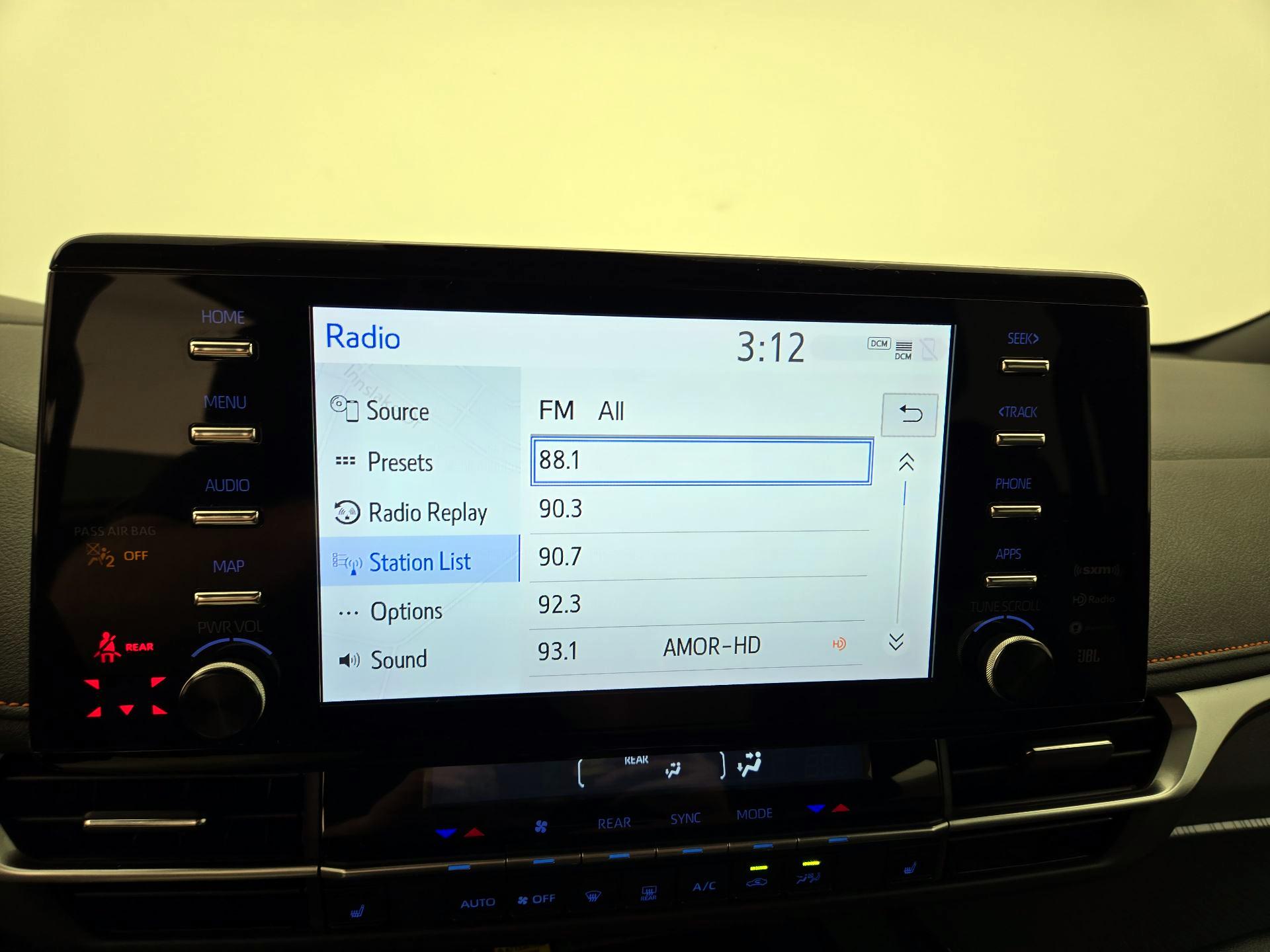 Thumbnail: 2022 Toyota Sienna - 16