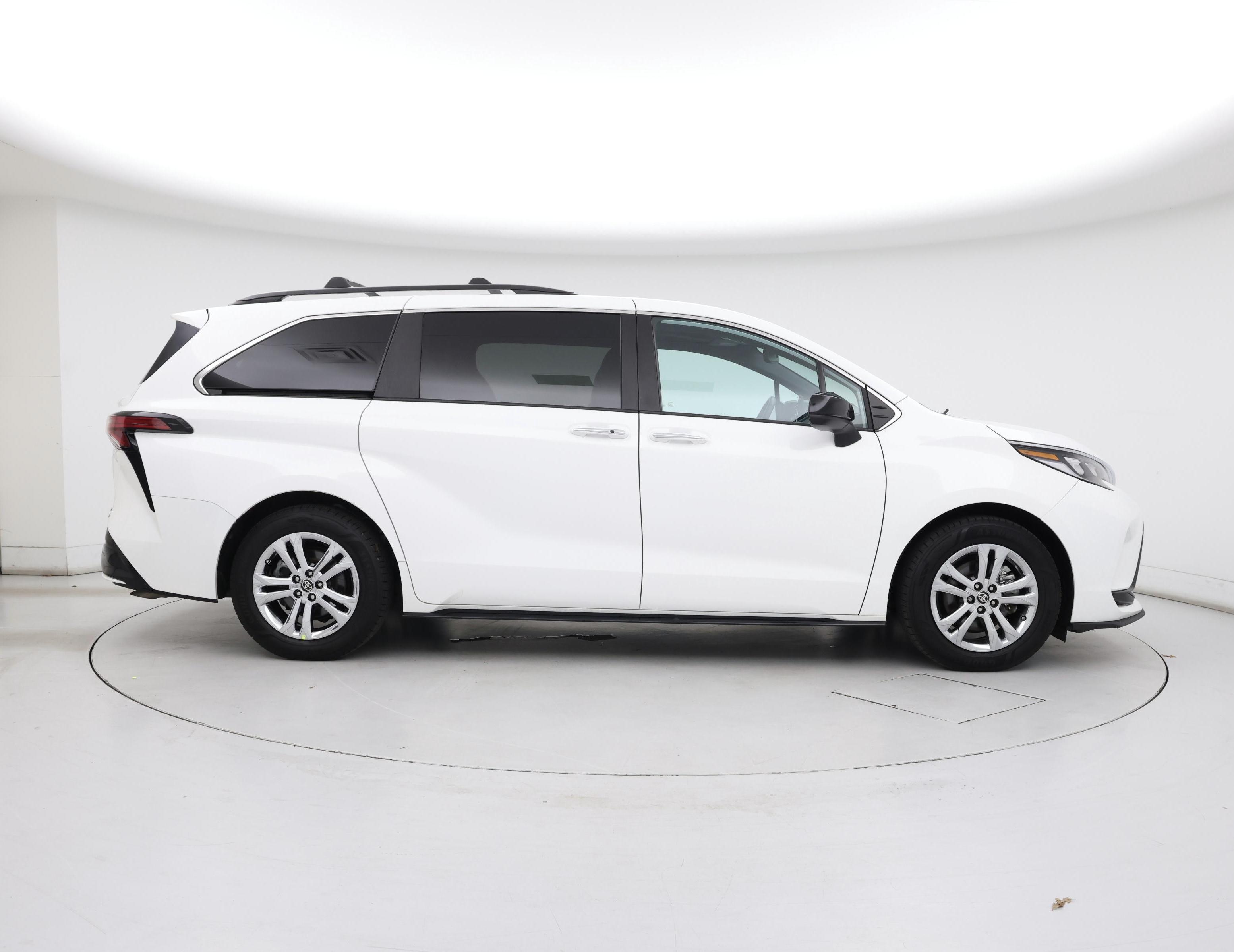 Thumbnail: 2022 Toyota Sienna - 7