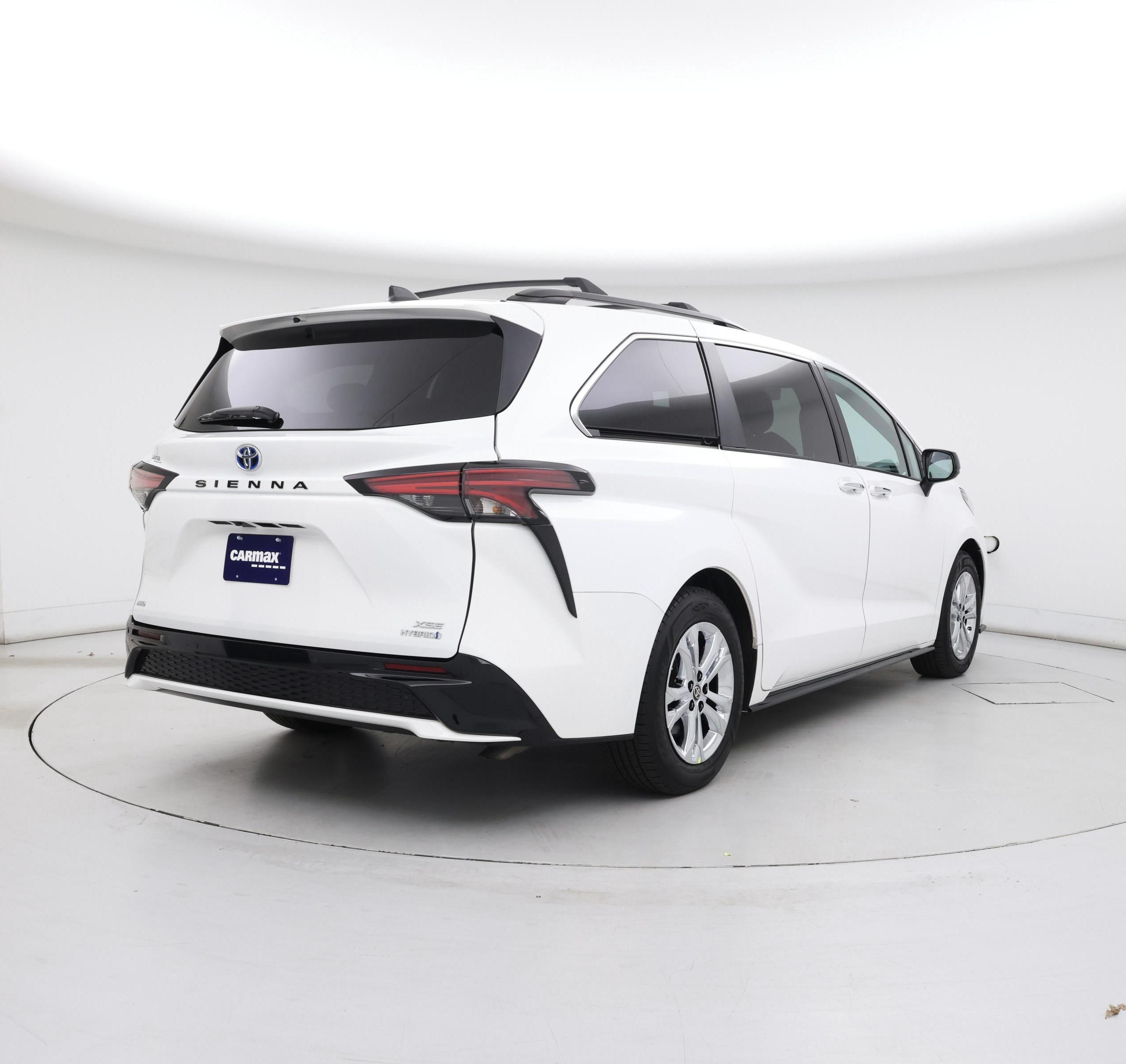 Thumbnail: 2022 Toyota Sienna - 8