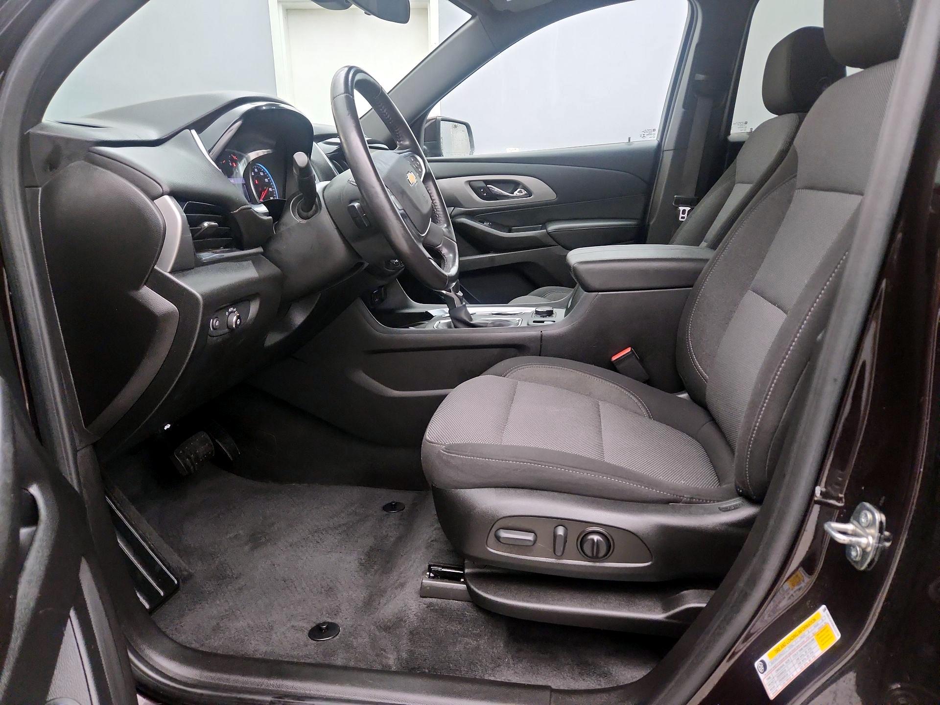 Thumbnail: 2022 Chevrolet Traverse - 11