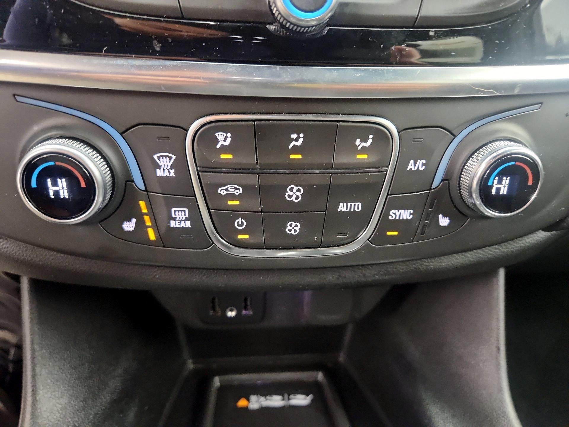 Thumbnail: 2022 Chevrolet Traverse - 16