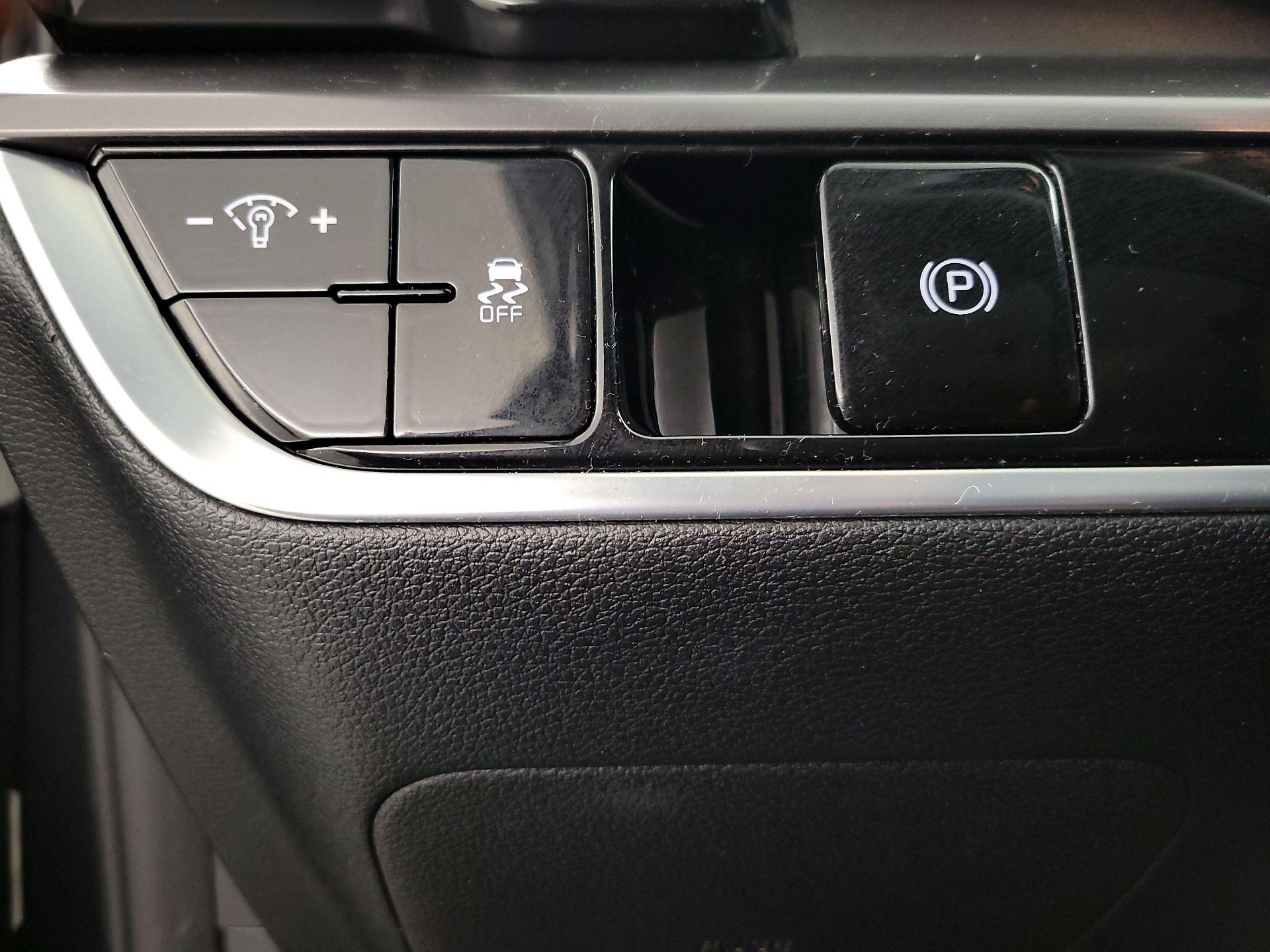 Thumbnail: 2023 Kia Sportage - 13