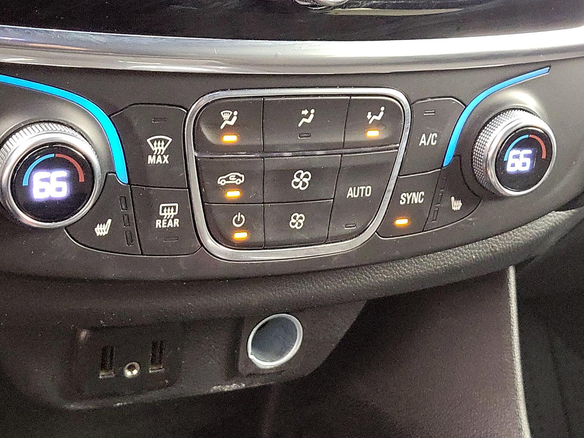 Thumbnail: 2023 Chevrolet Traverse - 16