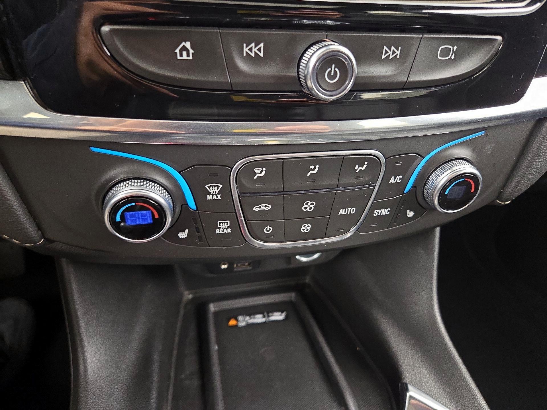 Thumbnail: 2023 Chevrolet Traverse - 17