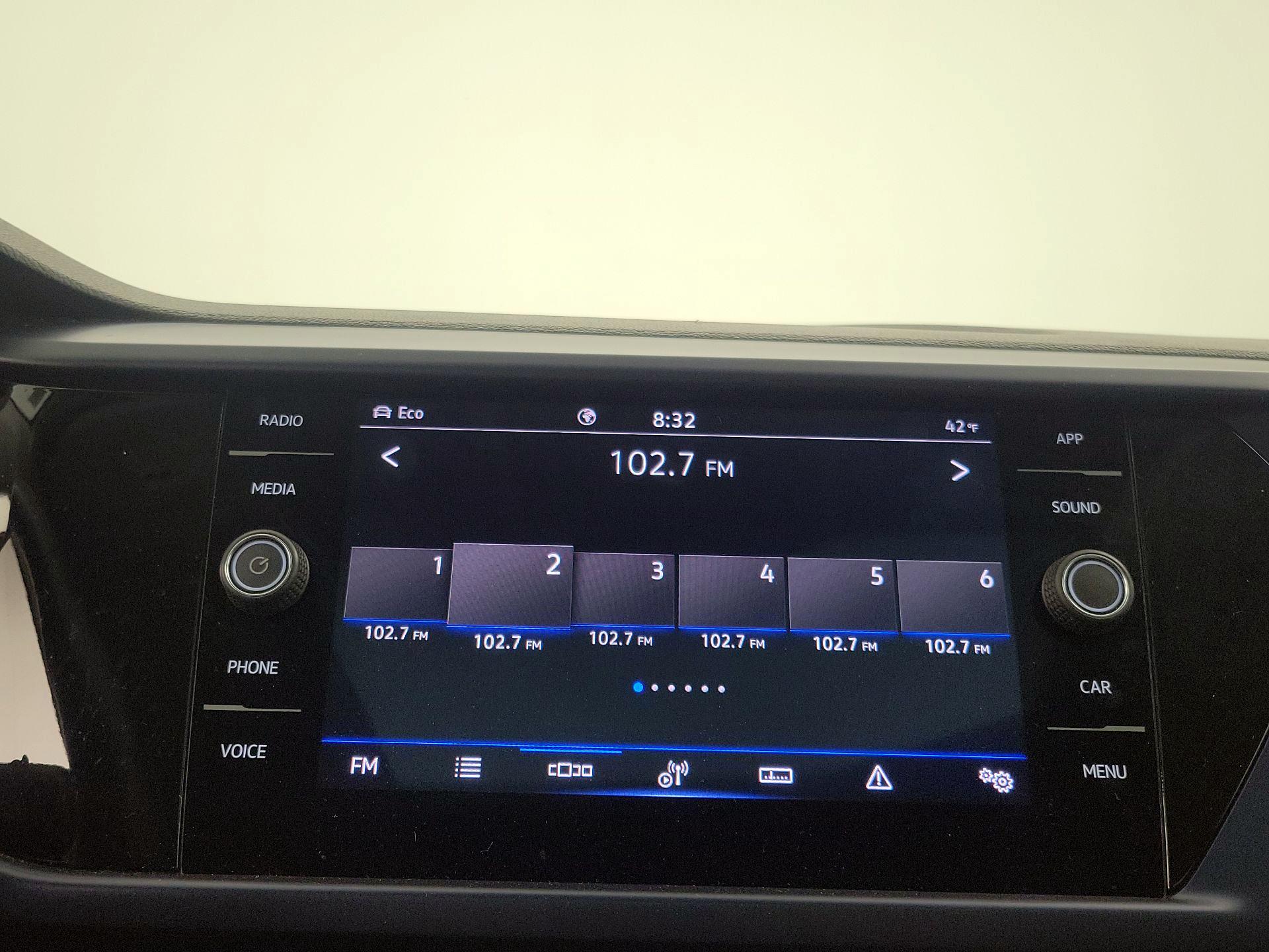 Thumbnail: 2022 Volkswagen Taos - 15