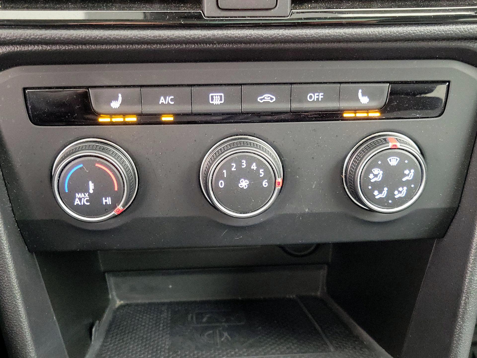 Thumbnail: 2022 Volkswagen Taos - 16