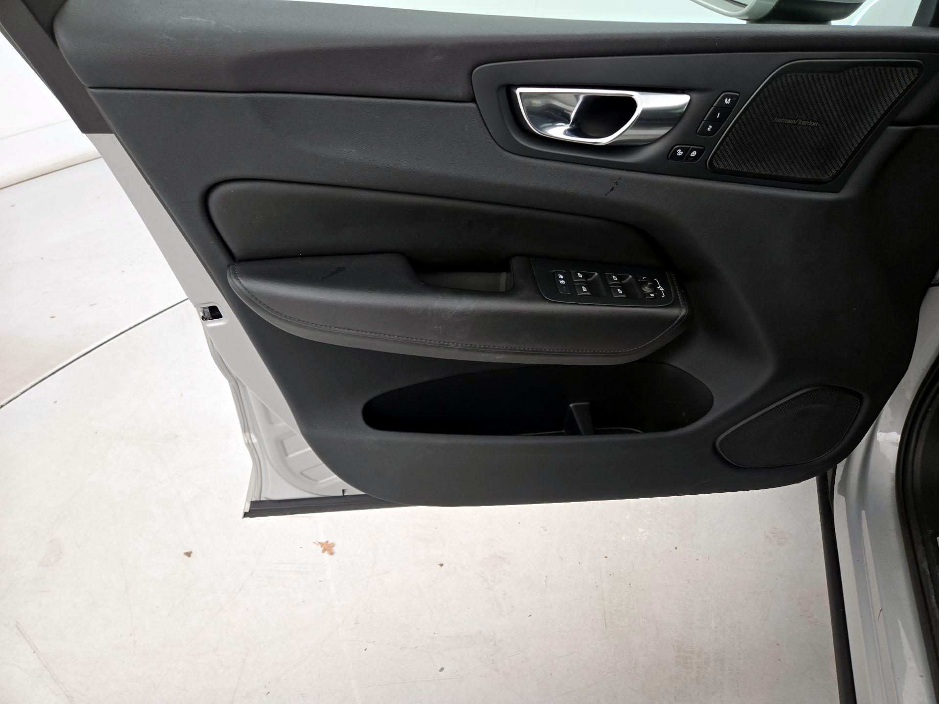 Thumbnail: 2023 Volvo XC60 - 12