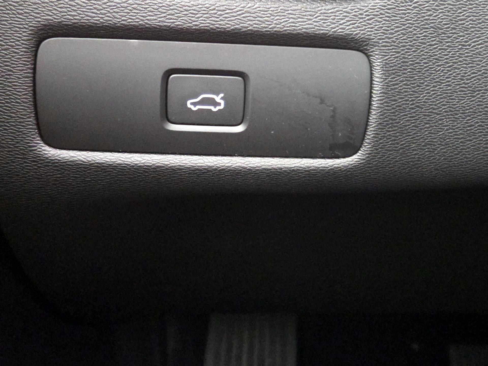 Thumbnail: 2023 Volvo XC60 - 13