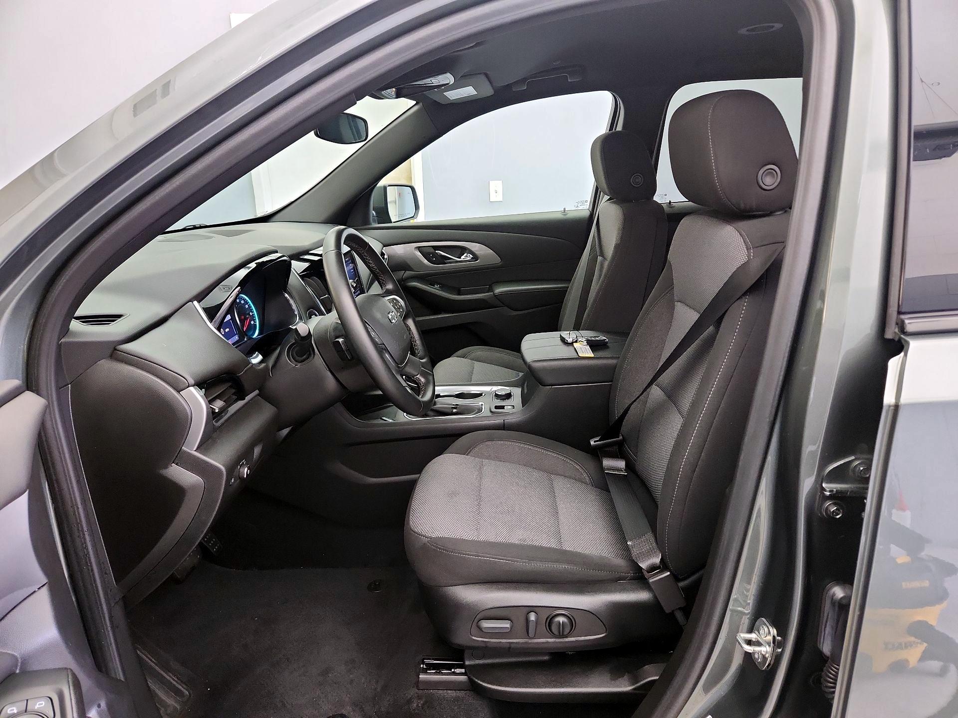 Thumbnail: 2023 Chevrolet Traverse - 11