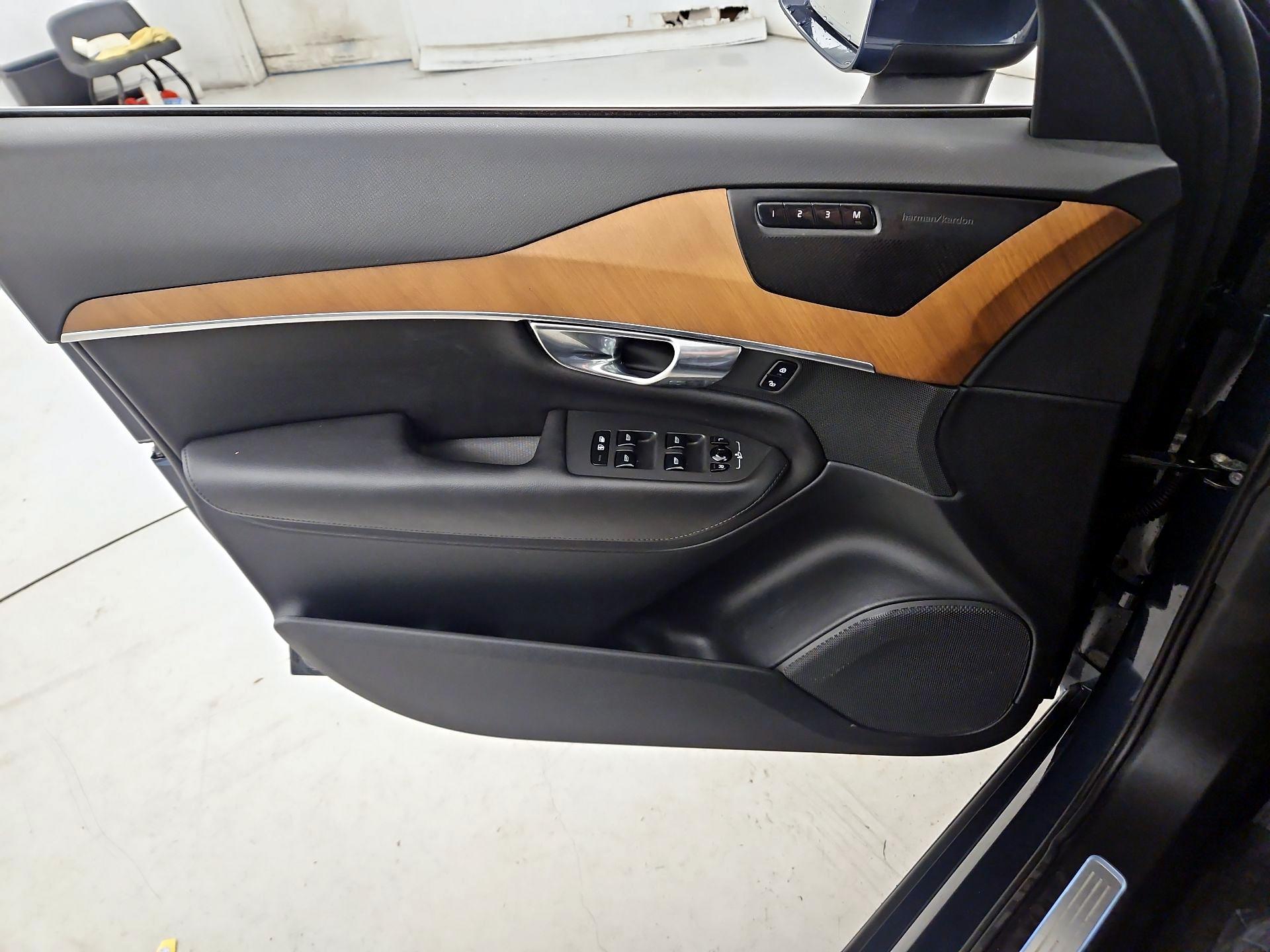 Thumbnail: 2023 Volvo XC90 - 12