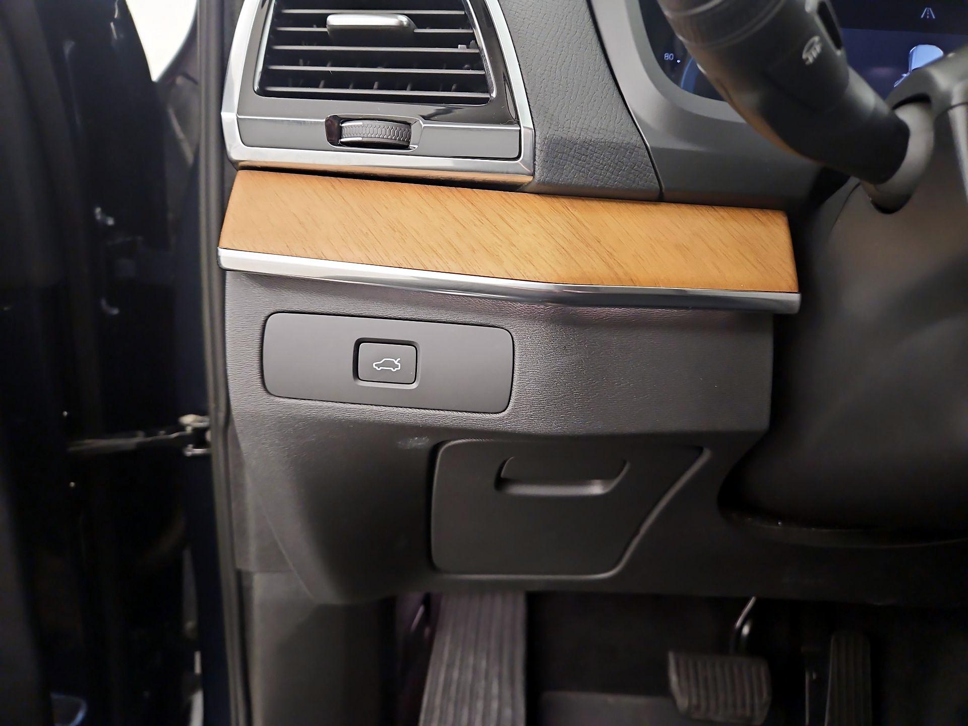 Thumbnail: 2023 Volvo XC90 - 13