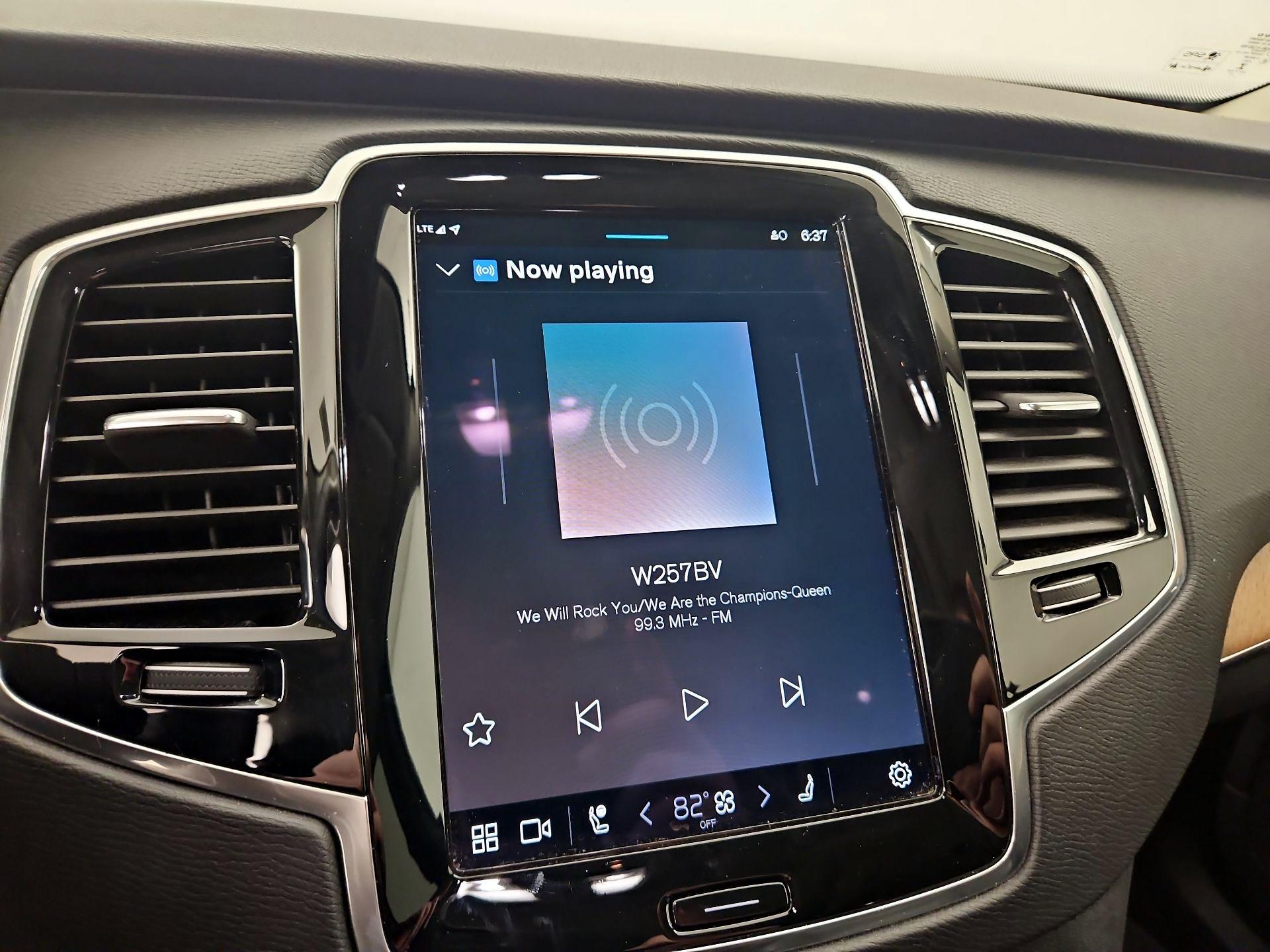 Thumbnail: 2023 Volvo XC90 - 16