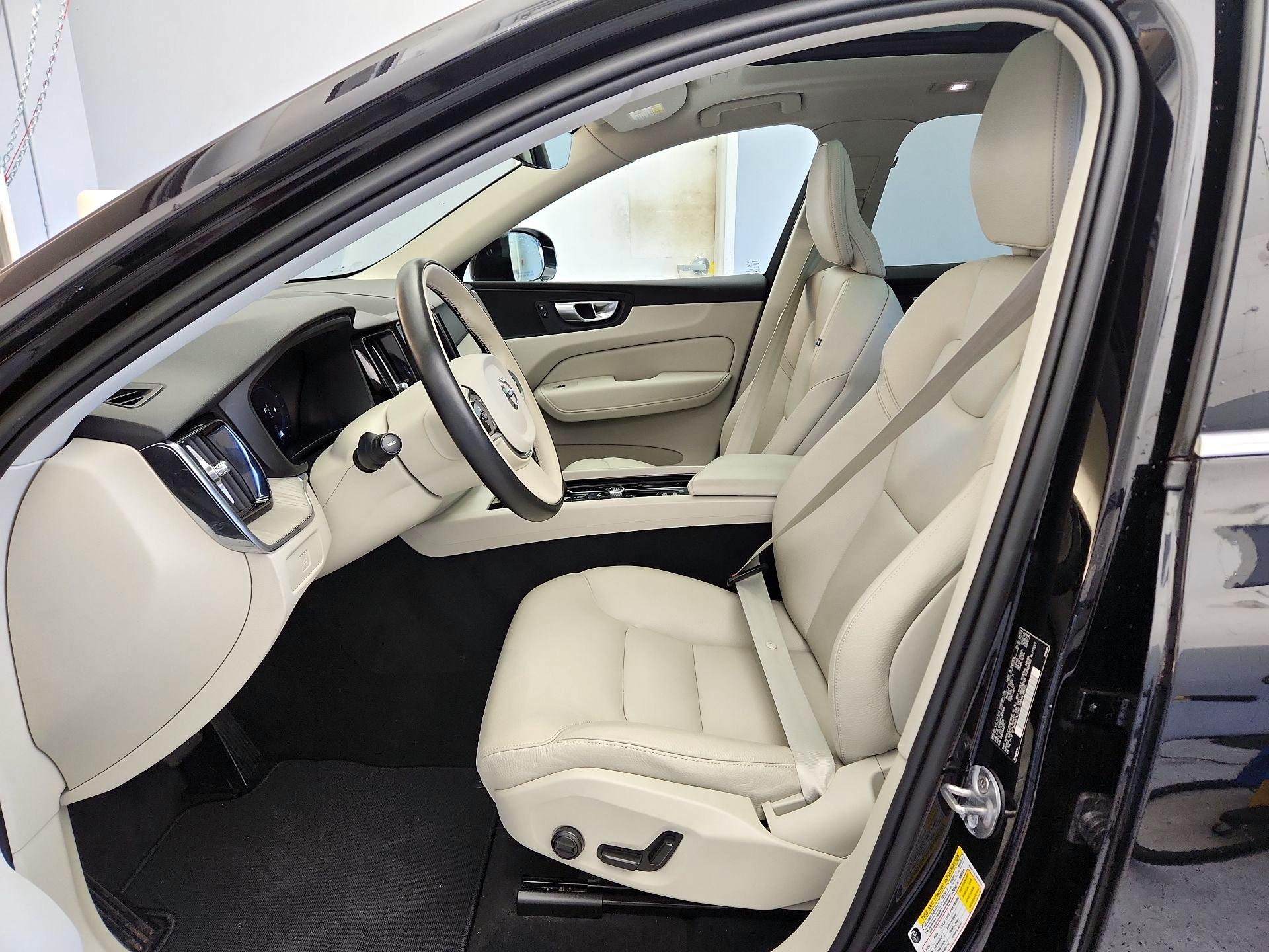 Thumbnail: 2023 Volvo XC60 - 11