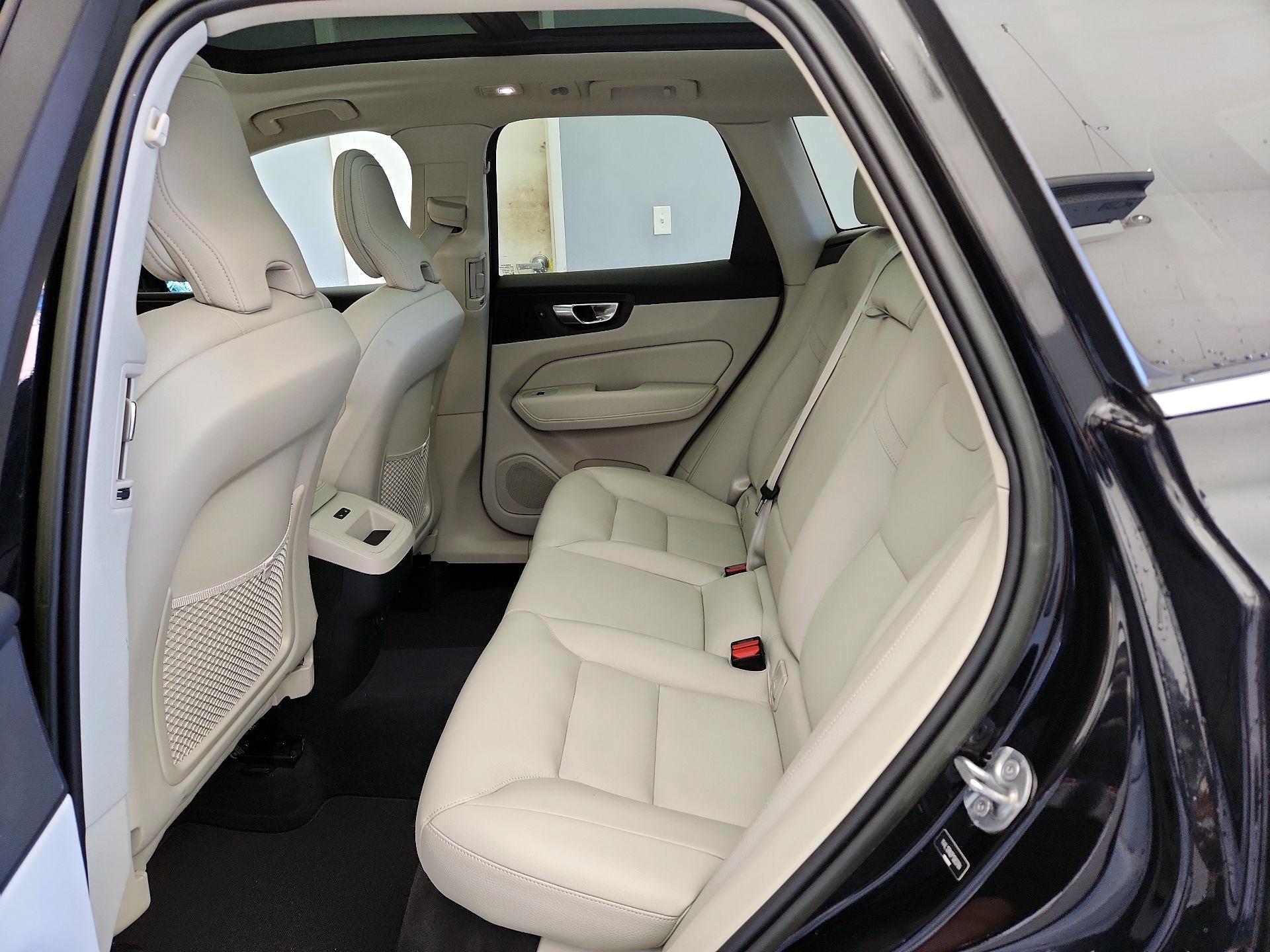 Thumbnail: 2023 Volvo XC60 - 20