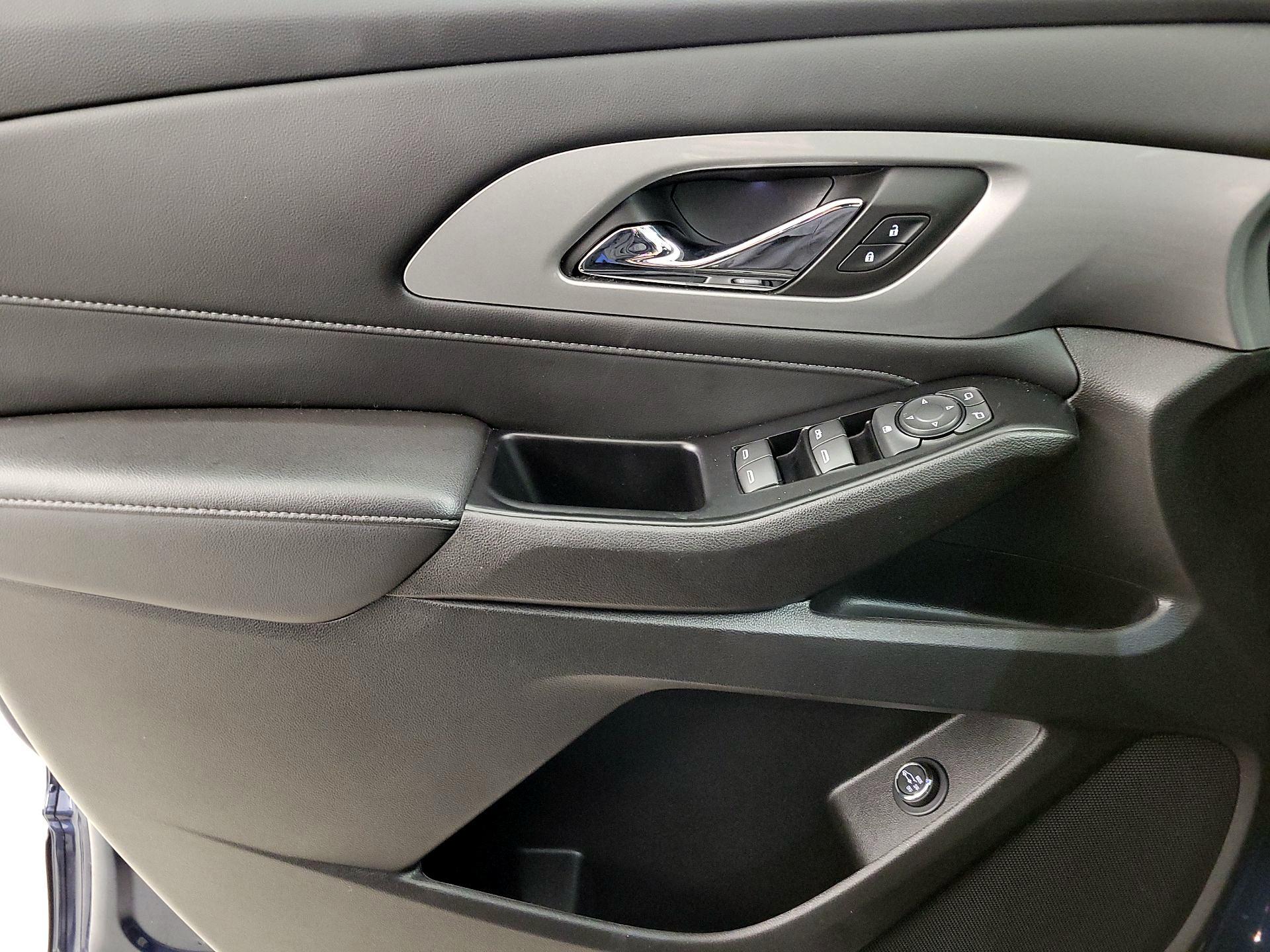 Thumbnail: 2023 Chevrolet Traverse - 12