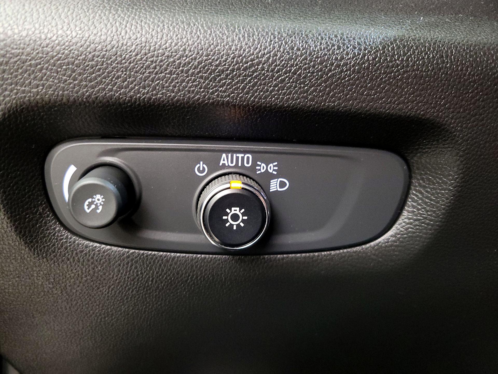 Thumbnail: 2023 Chevrolet Traverse - 13