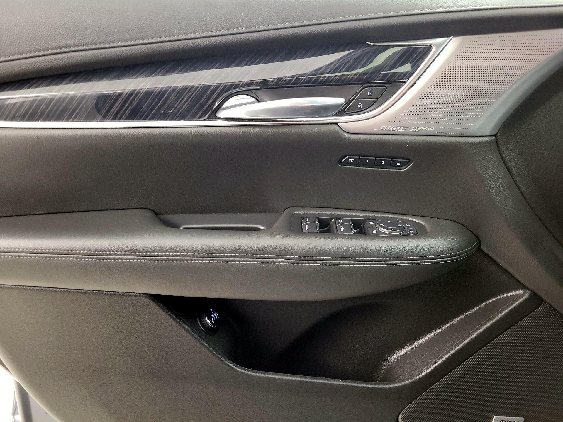 Thumbnail: 2022 Cadillac XT6 - 12