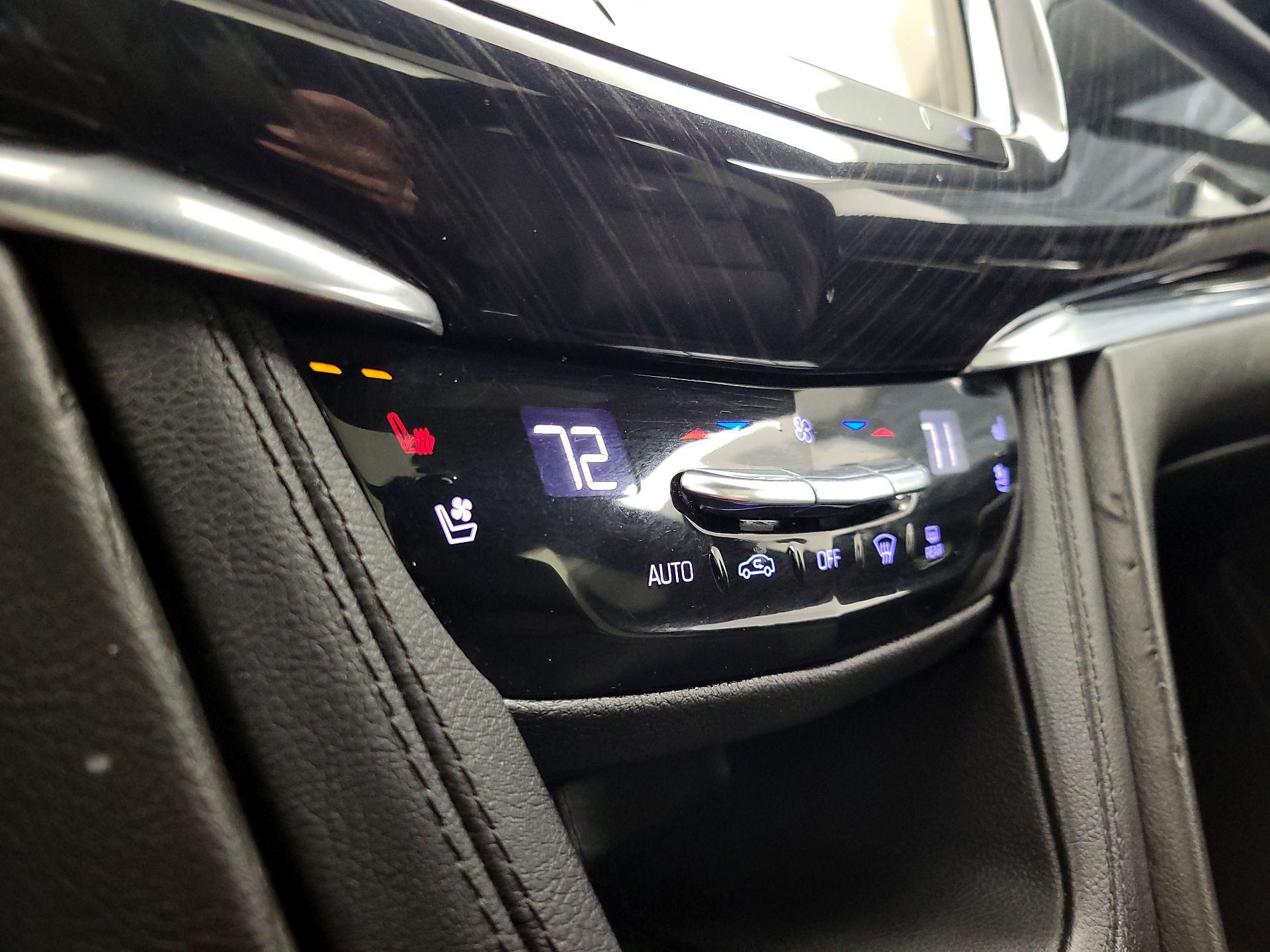 Thumbnail: 2022 Cadillac XT6 - 17