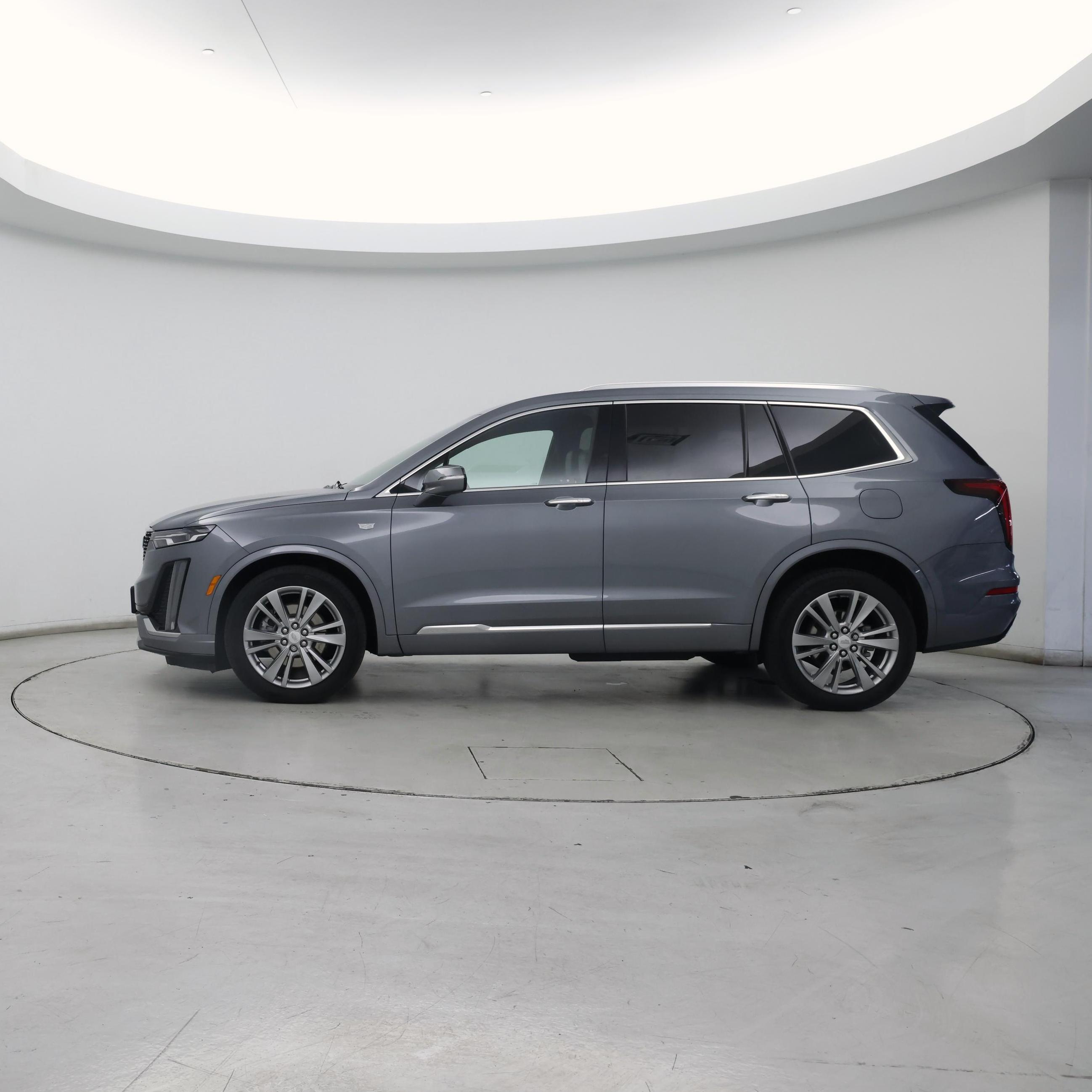 Thumbnail: 2022 Cadillac XT6 - 3