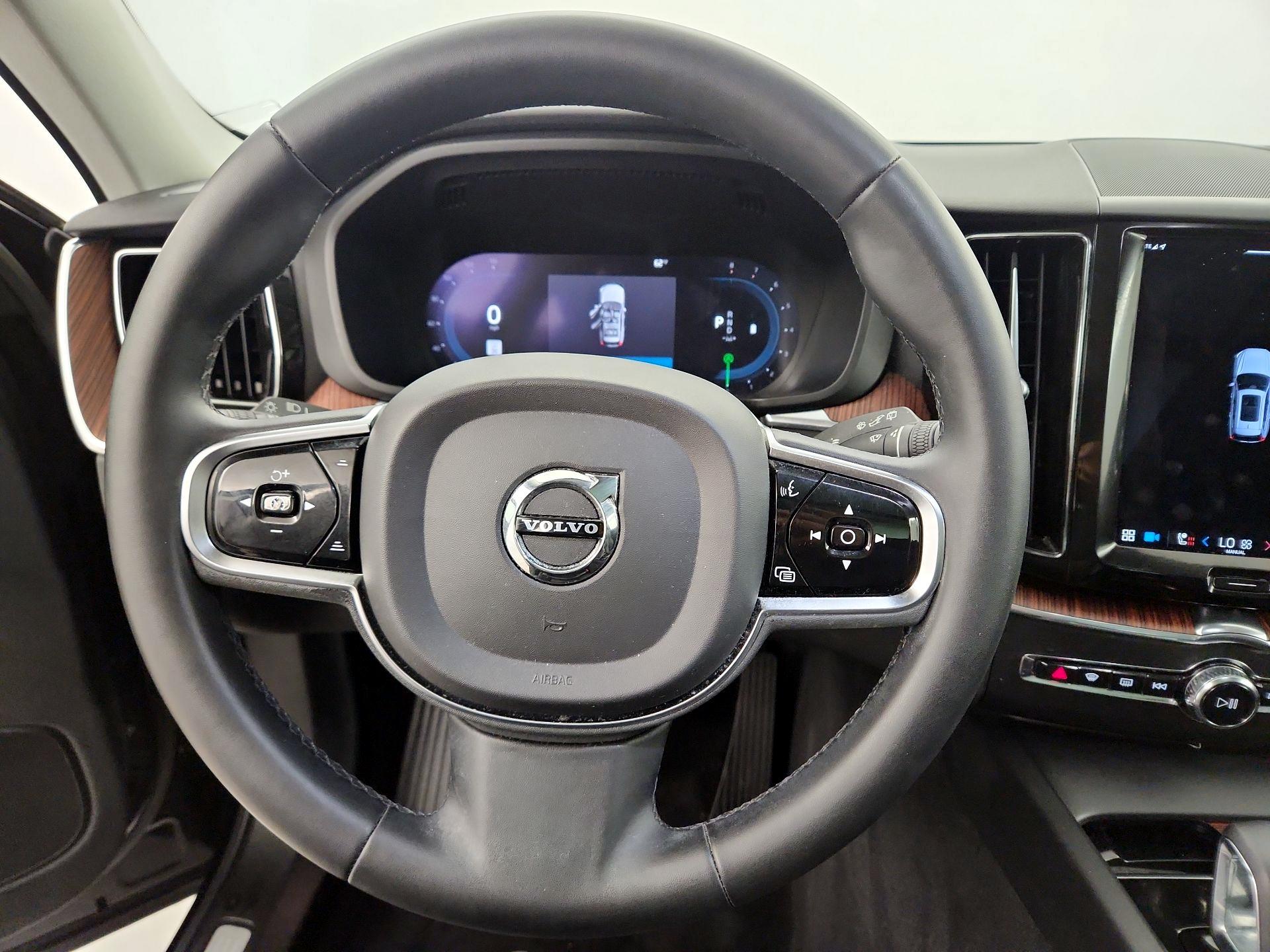 Thumbnail: 2023 Volvo XC60 - 10