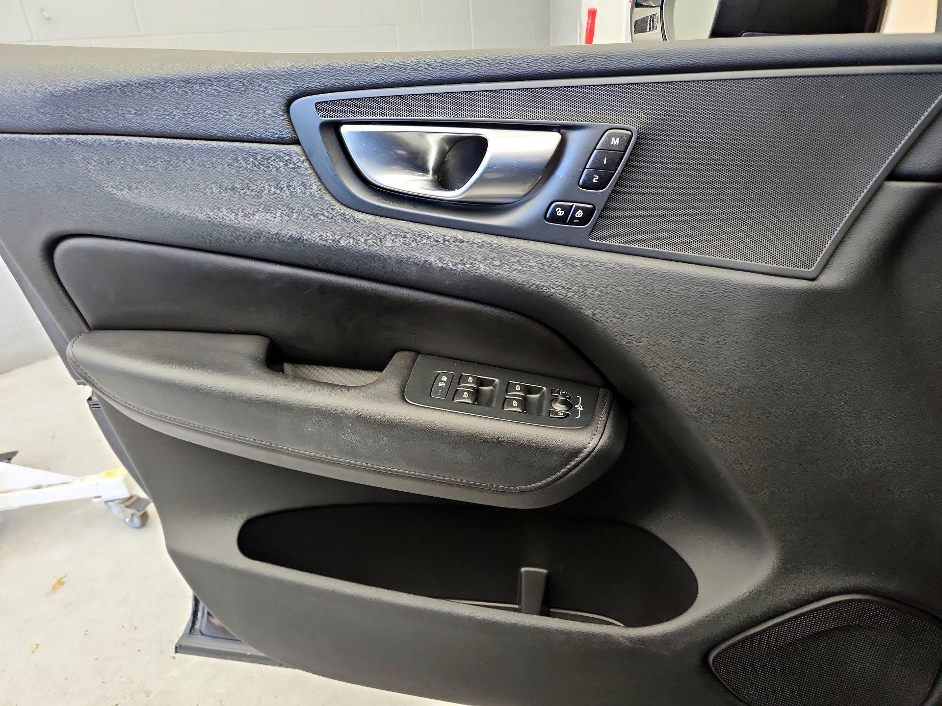 Thumbnail: 2023 Volvo XC60 - 12