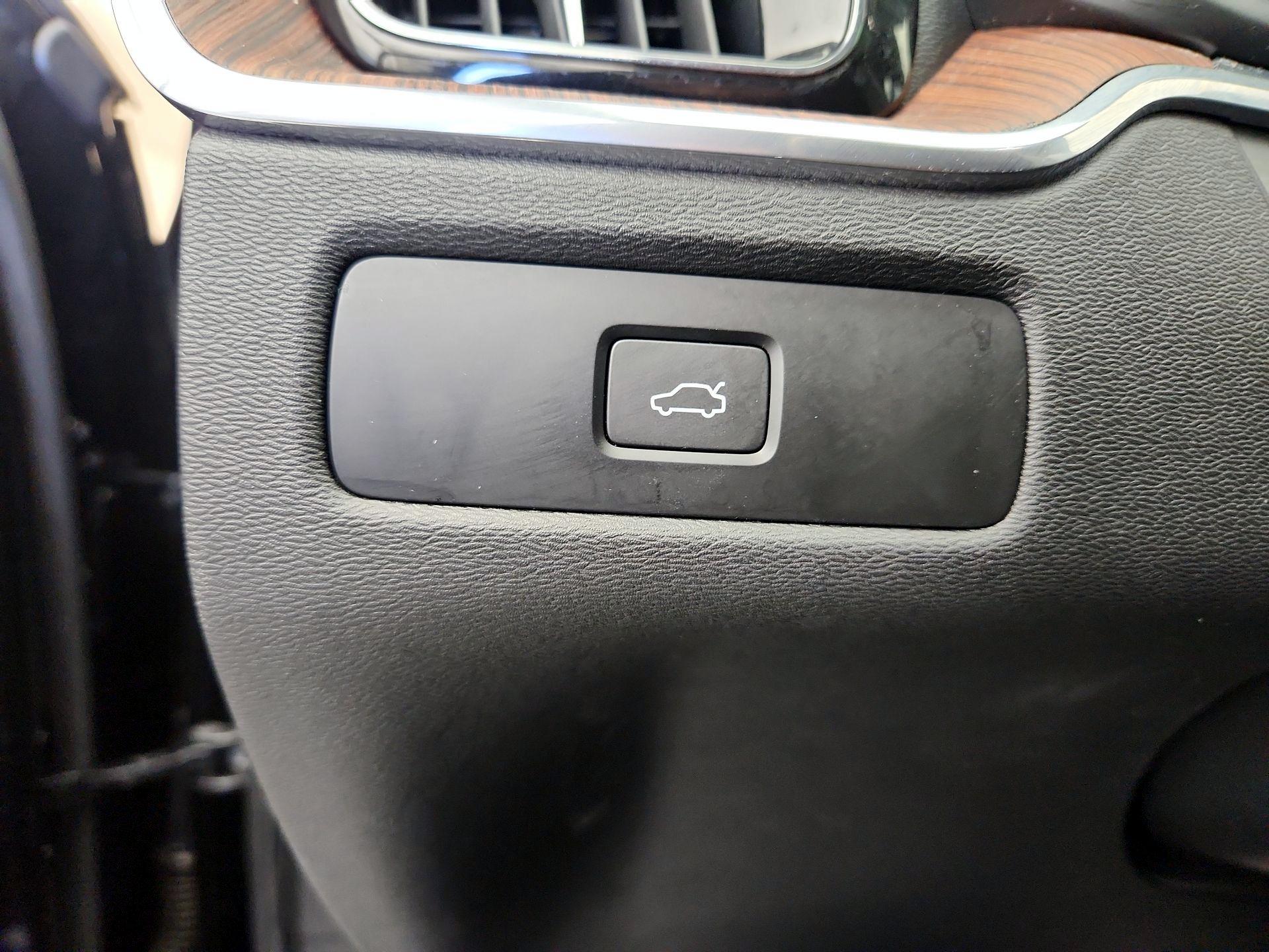 Thumbnail: 2023 Volvo XC60 - 13