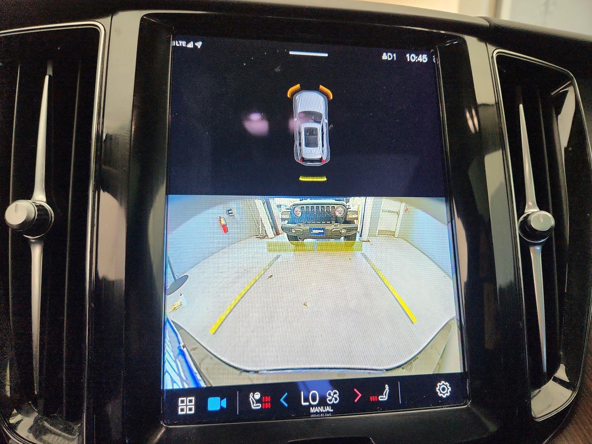 Thumbnail: 2023 Volvo XC60 - 15