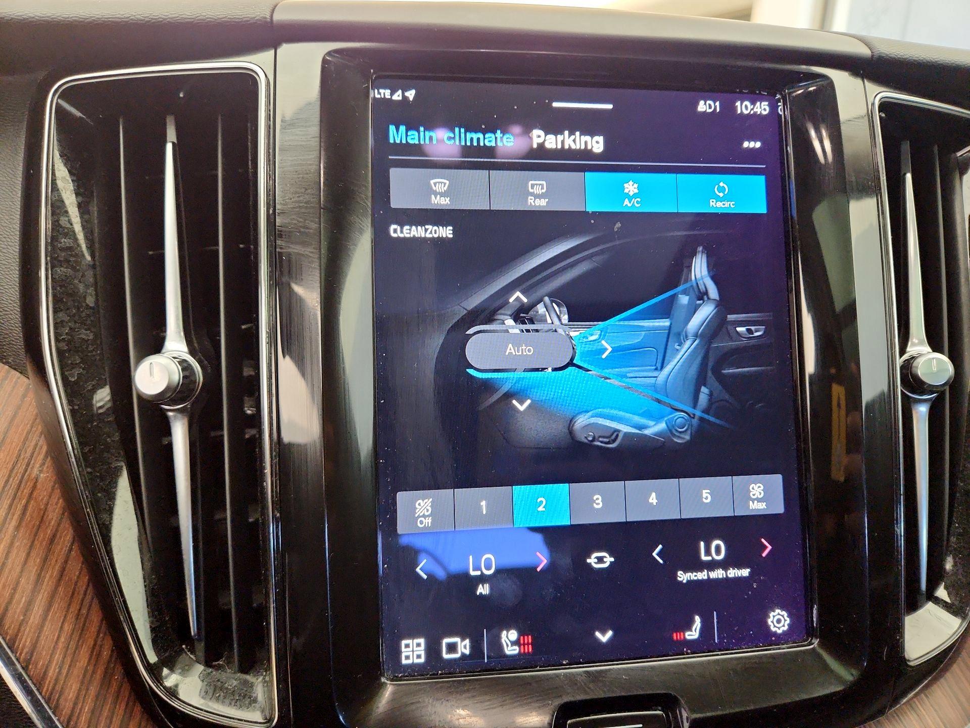 Thumbnail: 2023 Volvo XC60 - 17