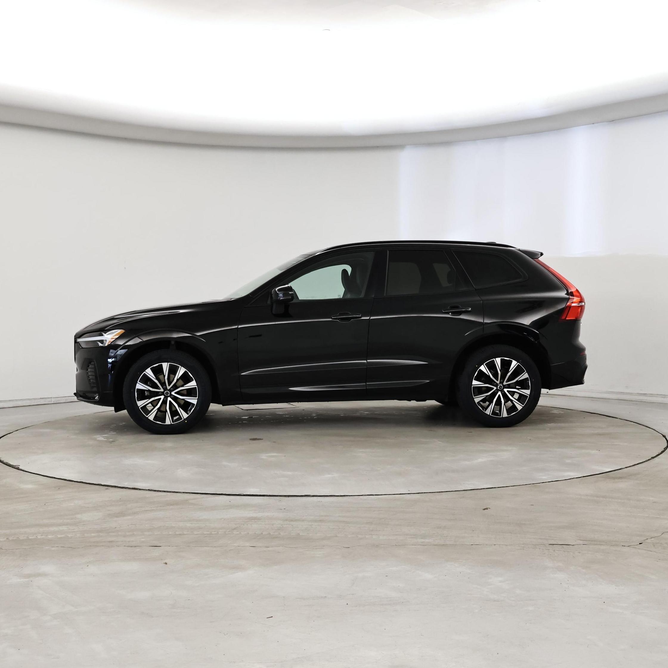 Thumbnail: 2023 Volvo XC60 - 3
