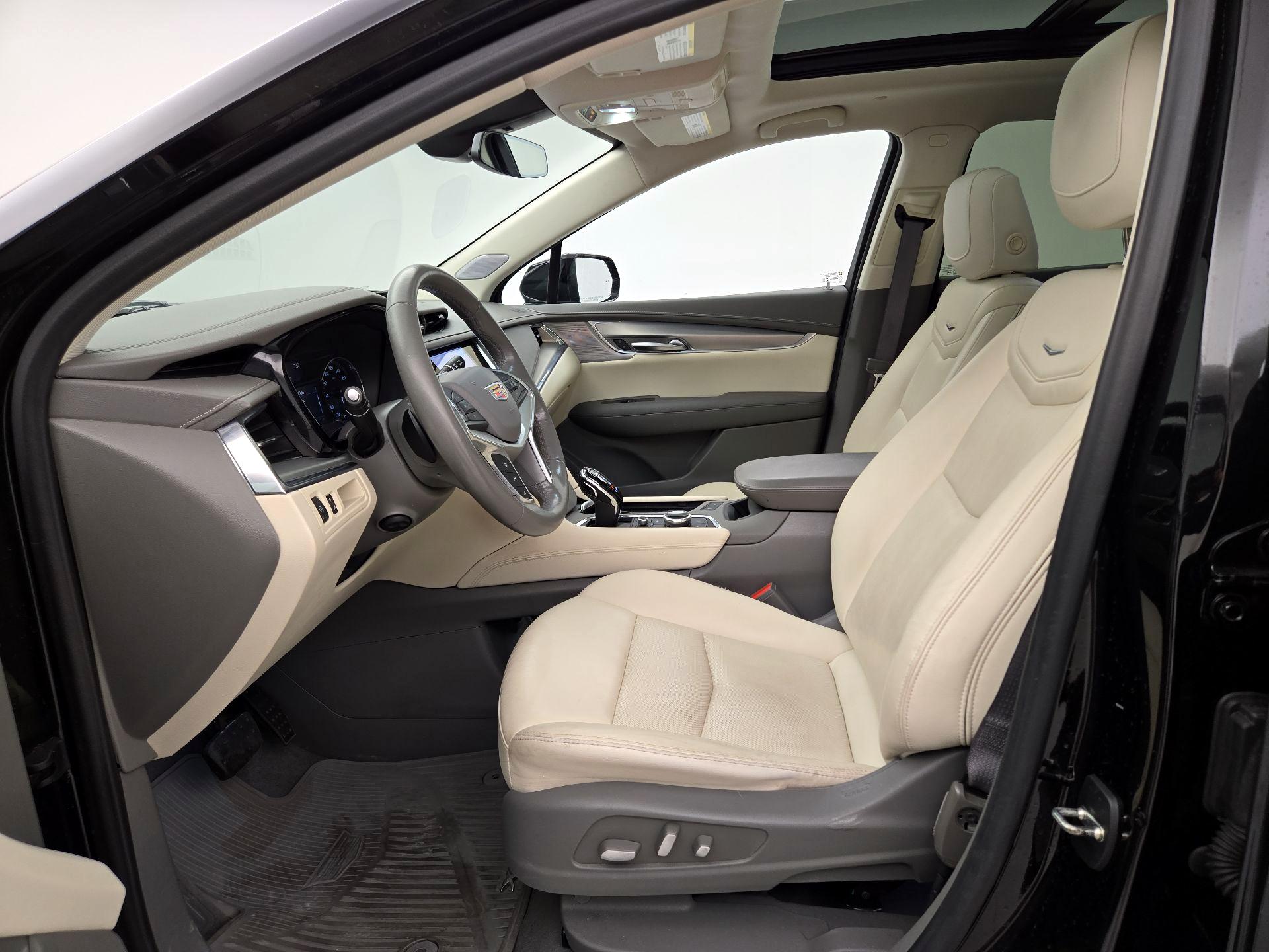 Thumbnail: 2022 Cadillac XT5 - 11