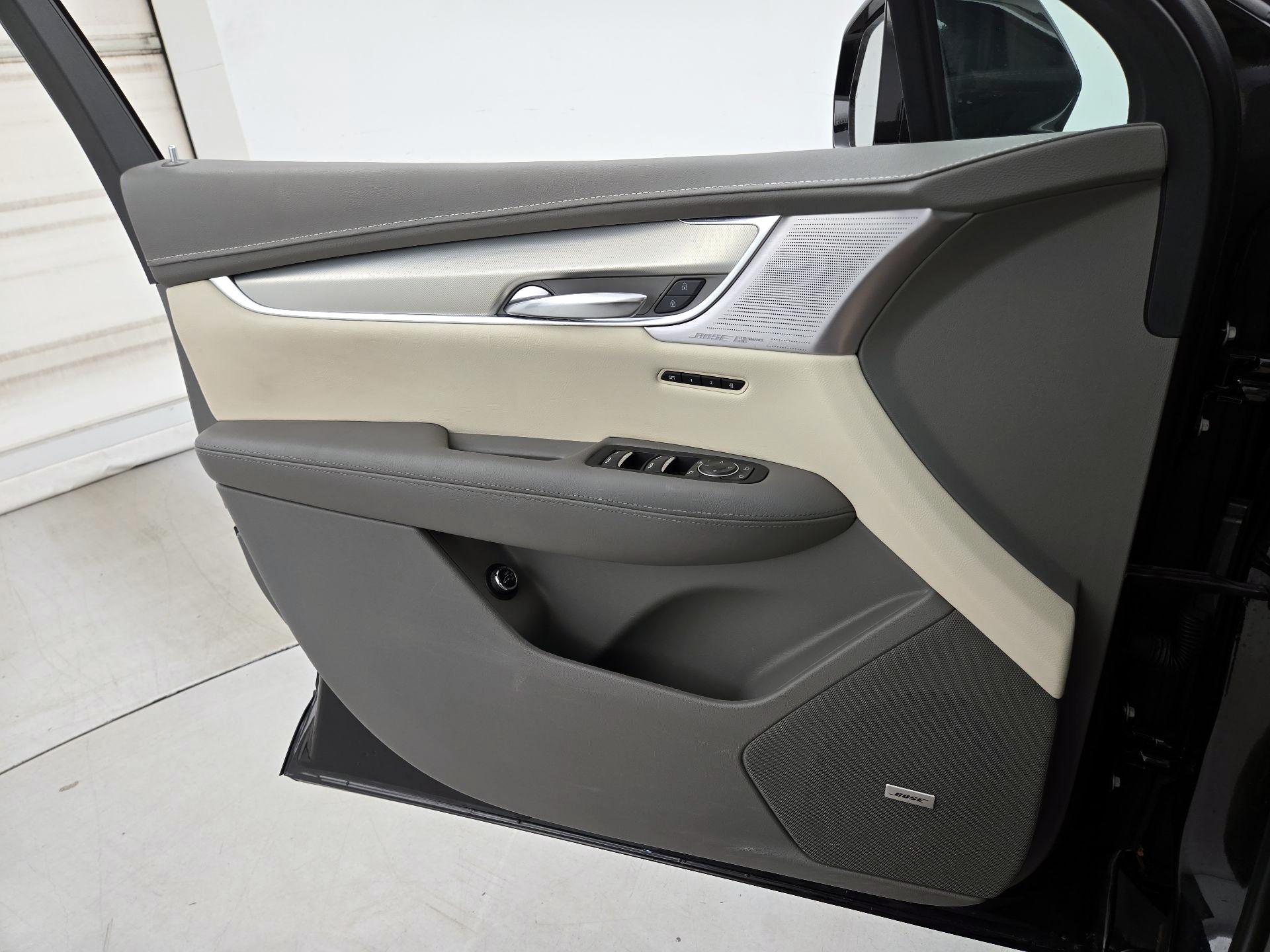 Thumbnail: 2022 Cadillac XT5 - 12