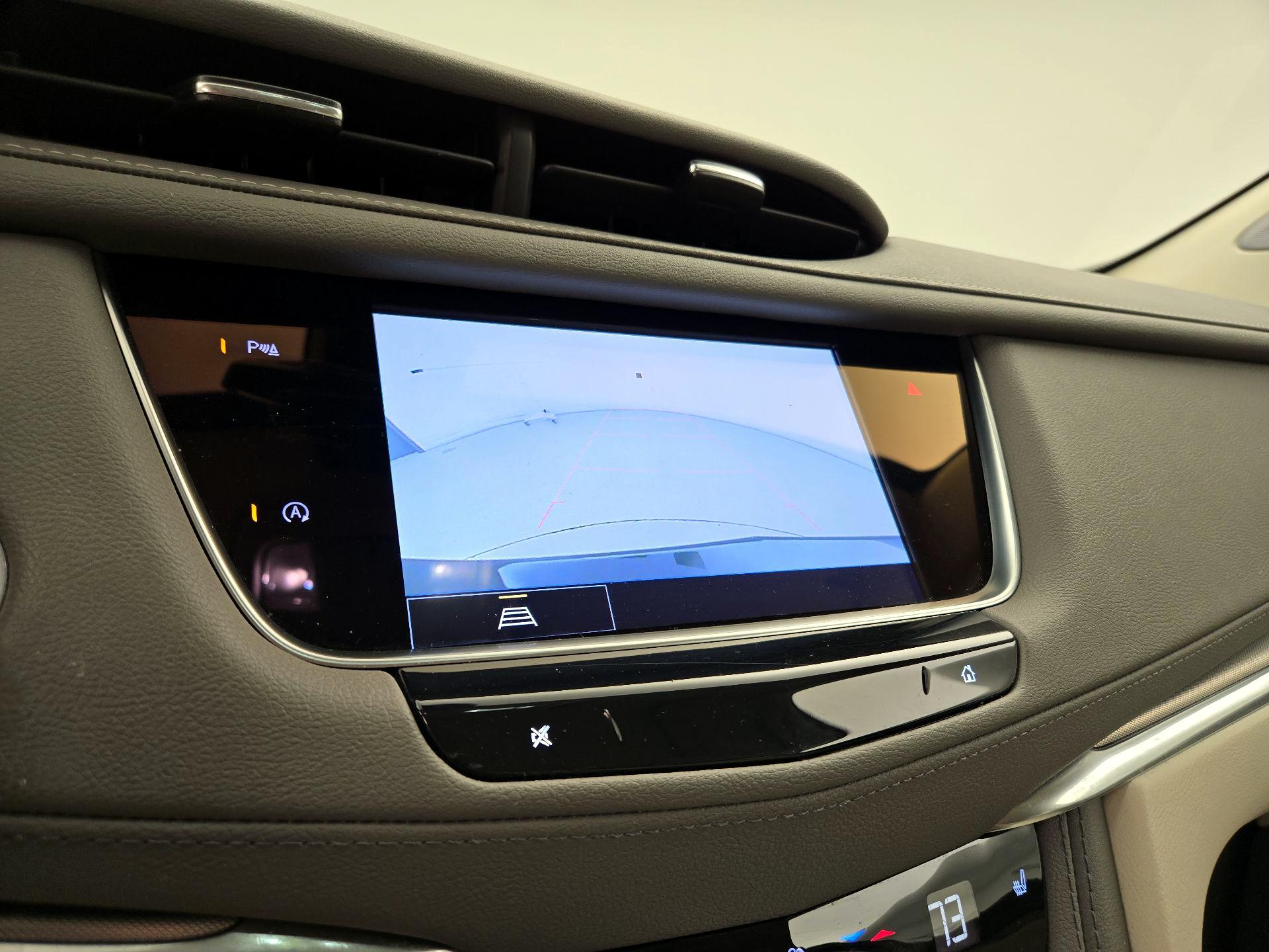 Thumbnail: 2022 Cadillac XT5 - 15