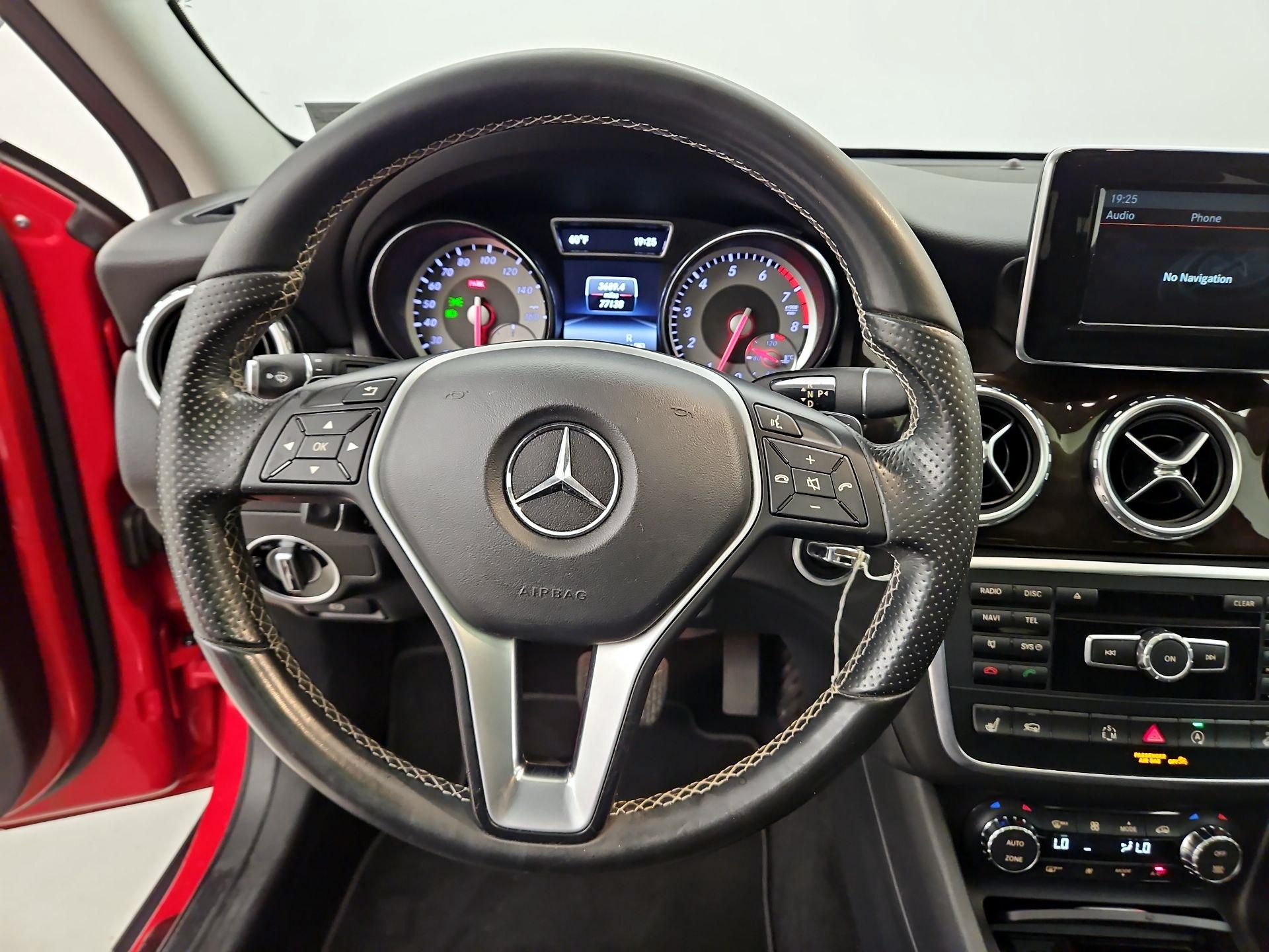 Thumbnail: 2015 Mercedes-Benz GLA - 10
